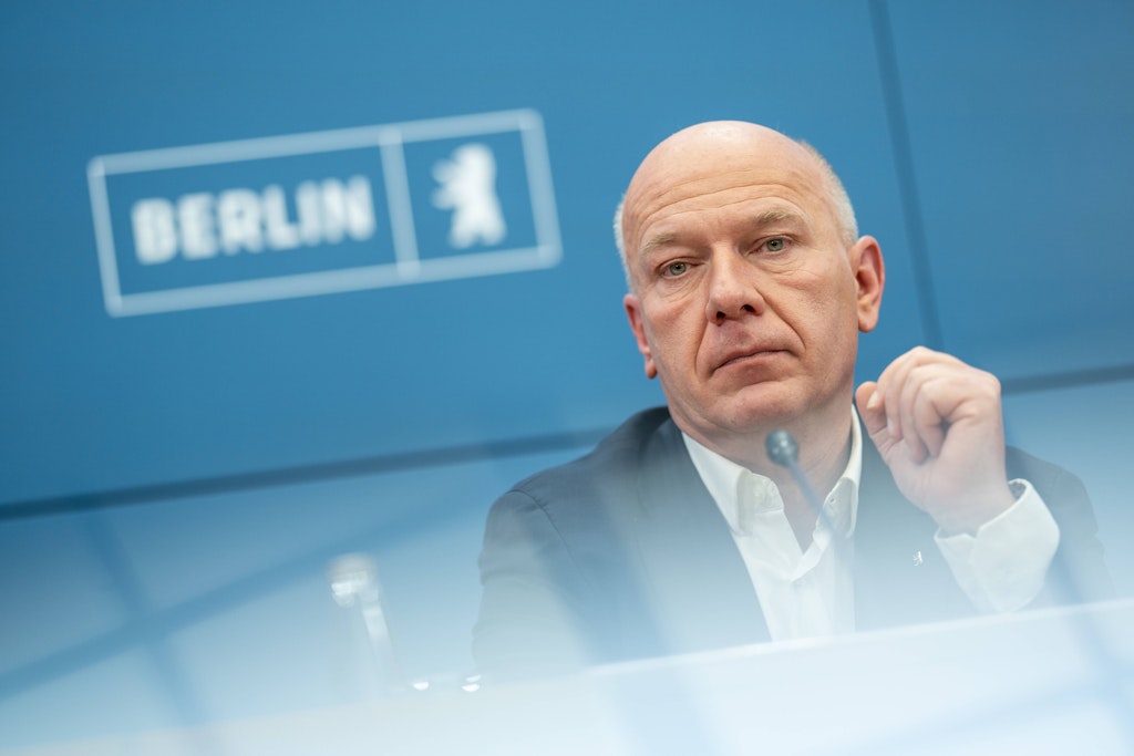 „Skandalhungrige Journalisten“: BVG-Bereichsleiterin stellt sich vor Bürgermeister Wegner