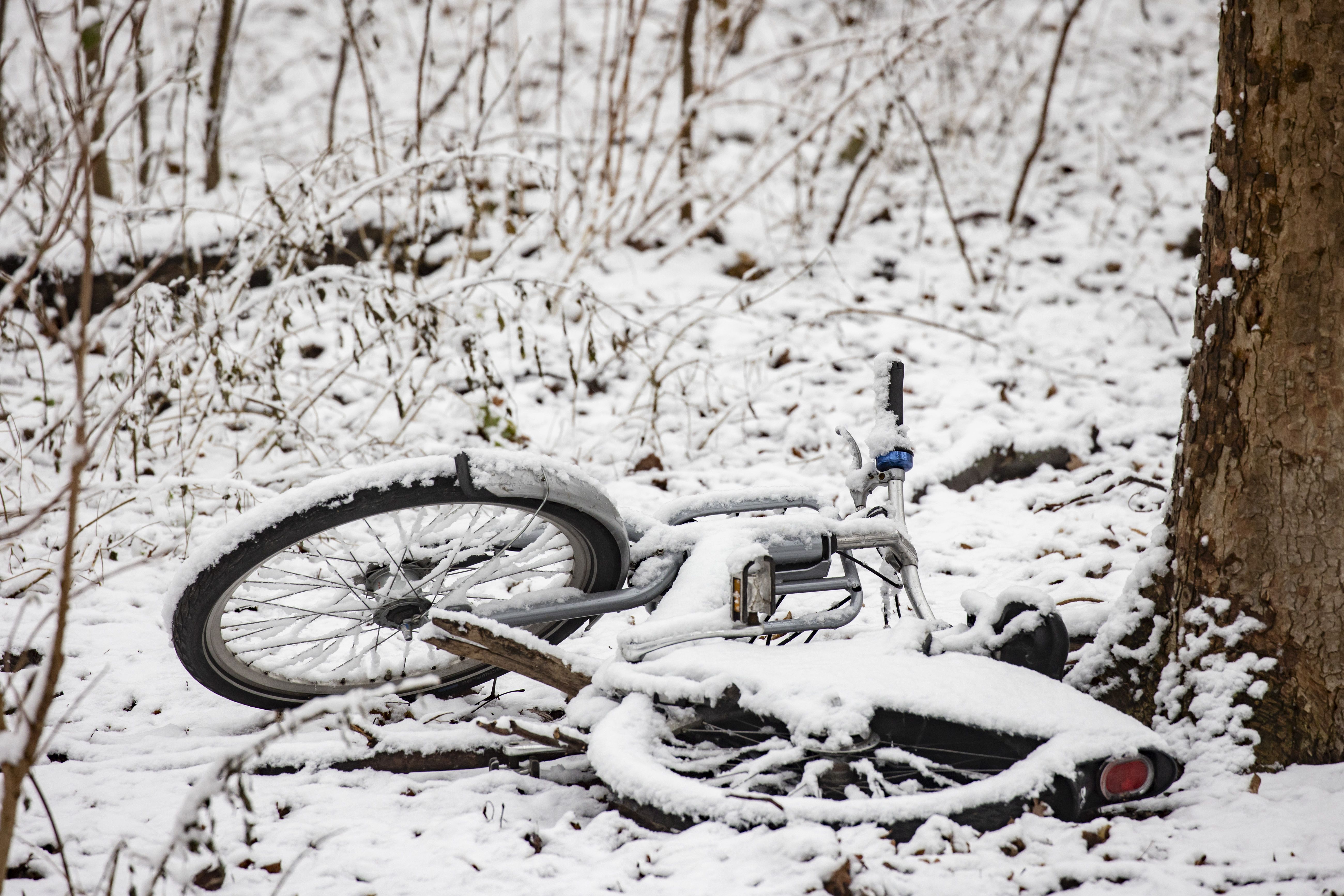 Glatteis auf den Berliner Fahrradwegen: Ist Kreuzberg das neue Grönland? Fehlt nur noch der Eisbär am Späti