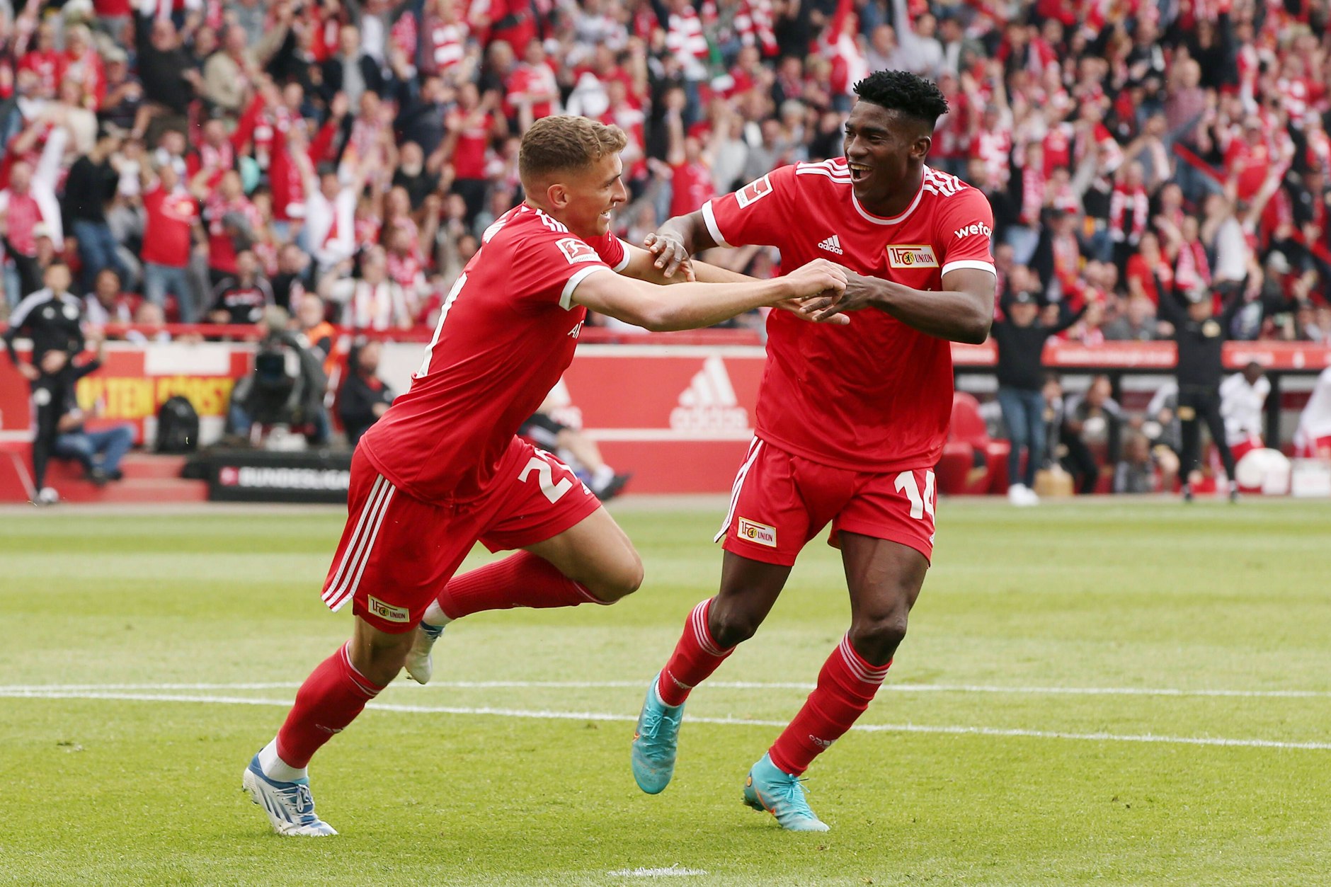 Nur noch selten Grund zum Jubeln: Für Taiwo Awoniyi (r.) geht es in der Karriere derzeit bergab.