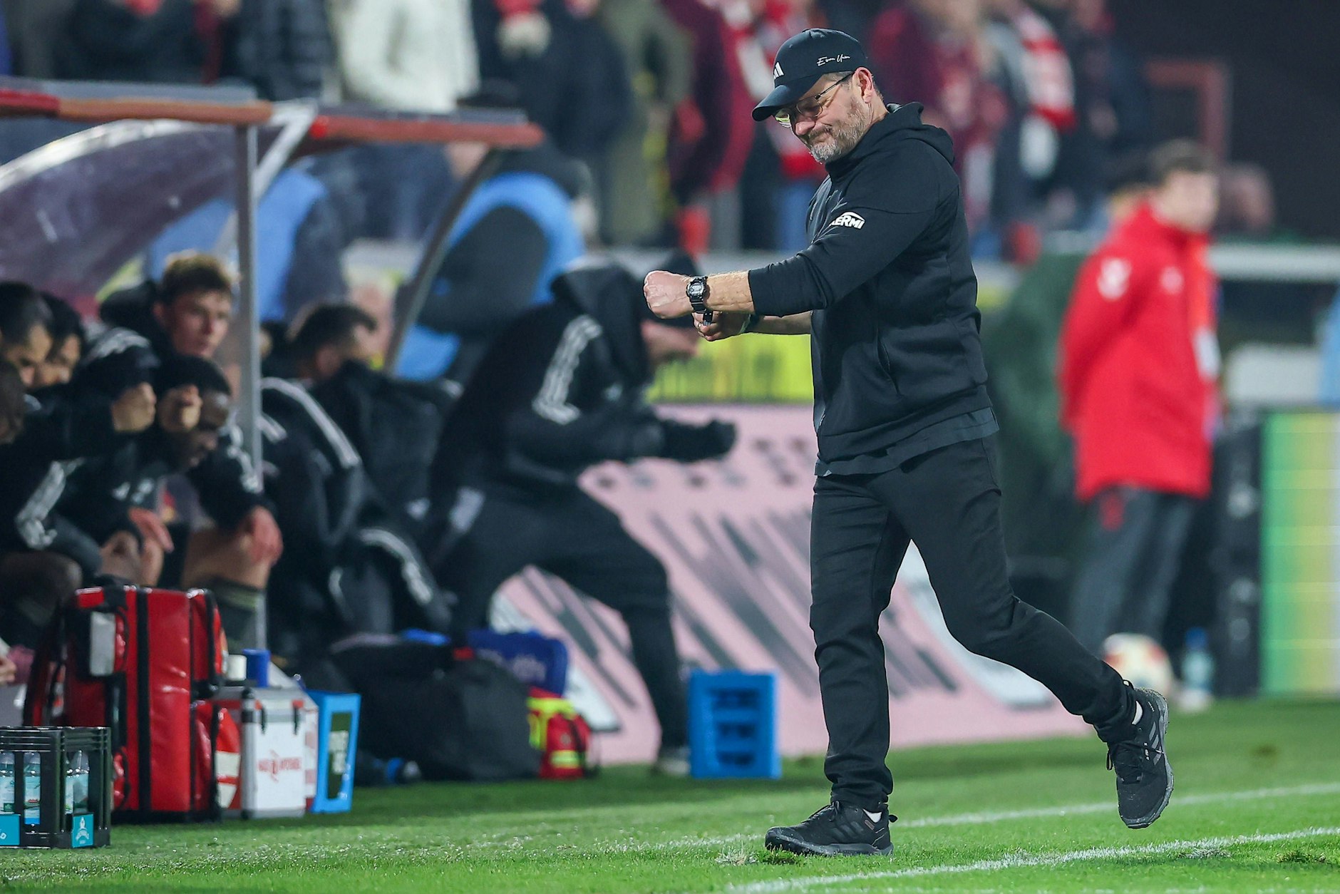 Union-Trainer Steffen Baumgart will nach dem Sieg in Köln den Schwung mit ins neue Jahr nehmen.