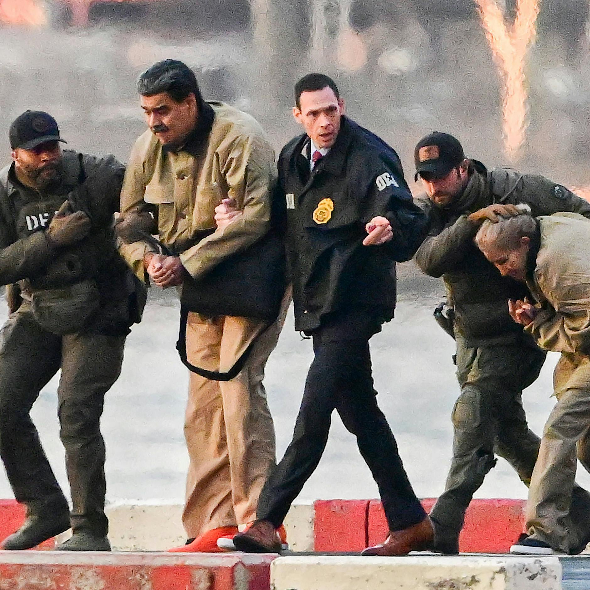 Maduro vor Gericht: „Ich bin unschuldig und weiterhin Präsident“ – Julian Assanges Anwalt übernimmt Verteidigung