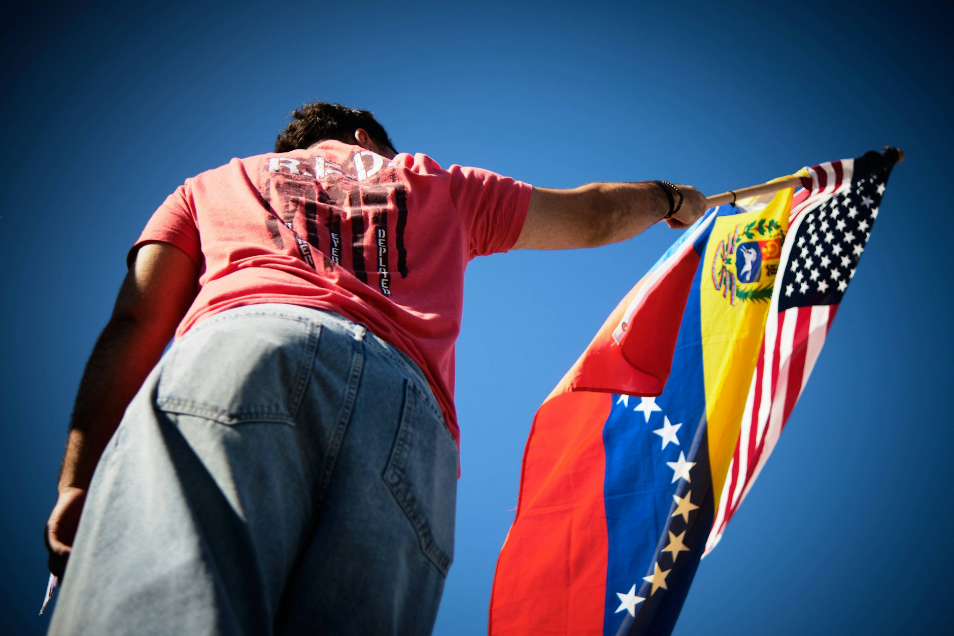 Venezolaner feiern in Mexiko die Festnahme Maduros. Wie haben deutsche Medien über den amerikanischen Angriff auf Venezuela berichtet?