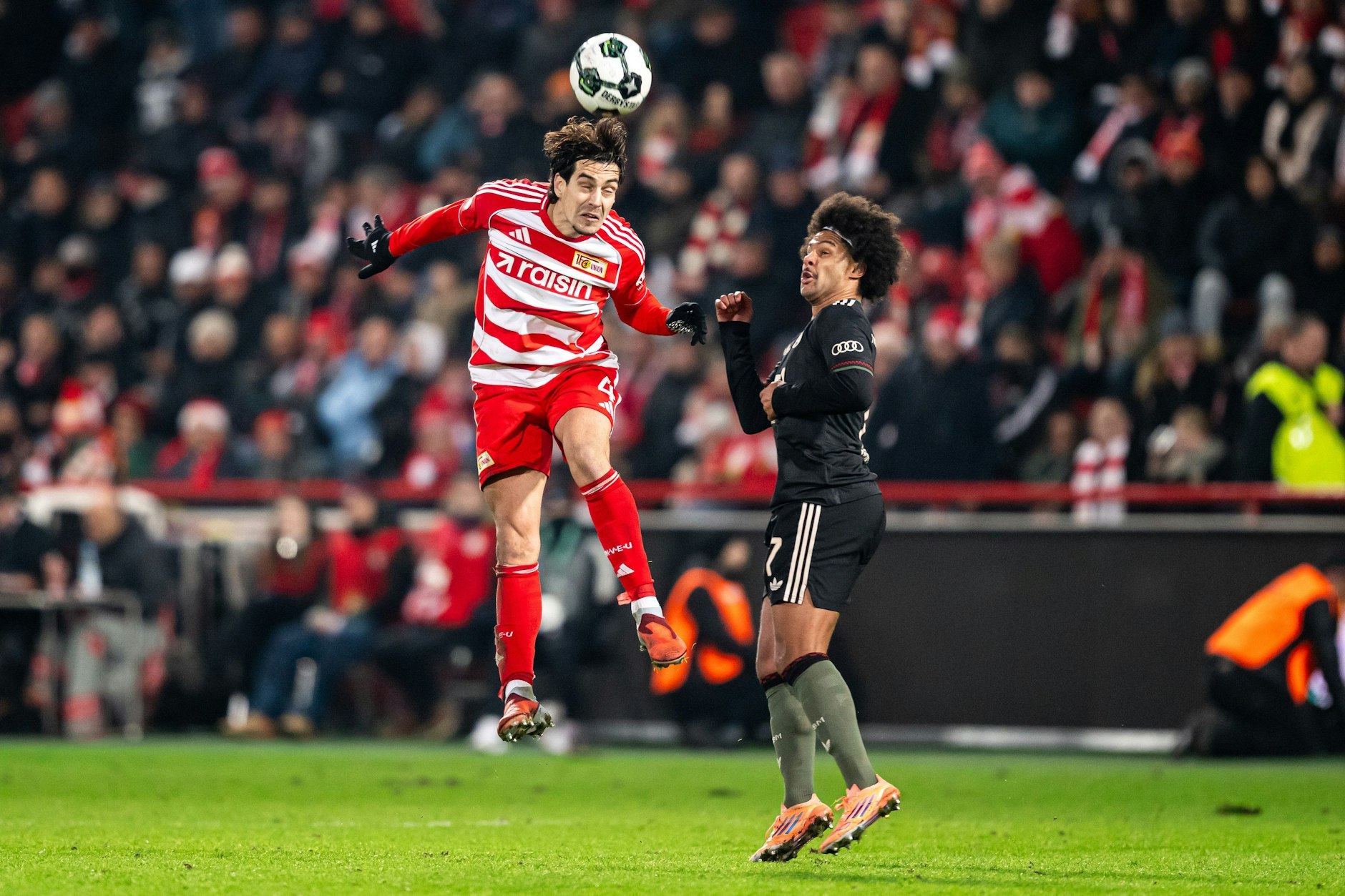 Anfang Dezember waren Diogo Leite (l.) und Serge Gnabry beim Spiel des 1. FC Union Berlin gegen den FC Bayern München noch Gegner.