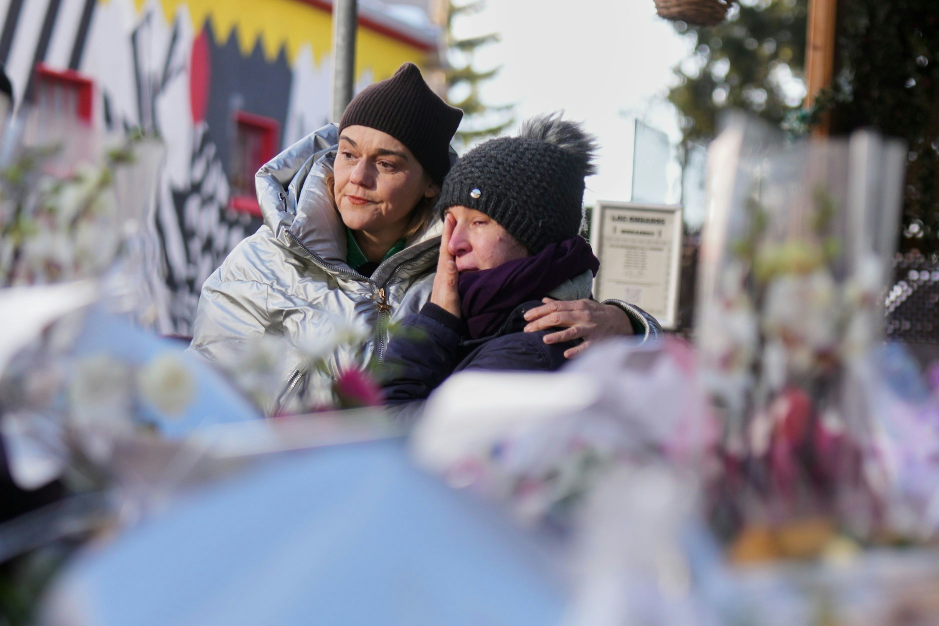 Angehörige und Freunde gedenken der Opfer des tödlichen Bar-Brandes von Crans-Montana.