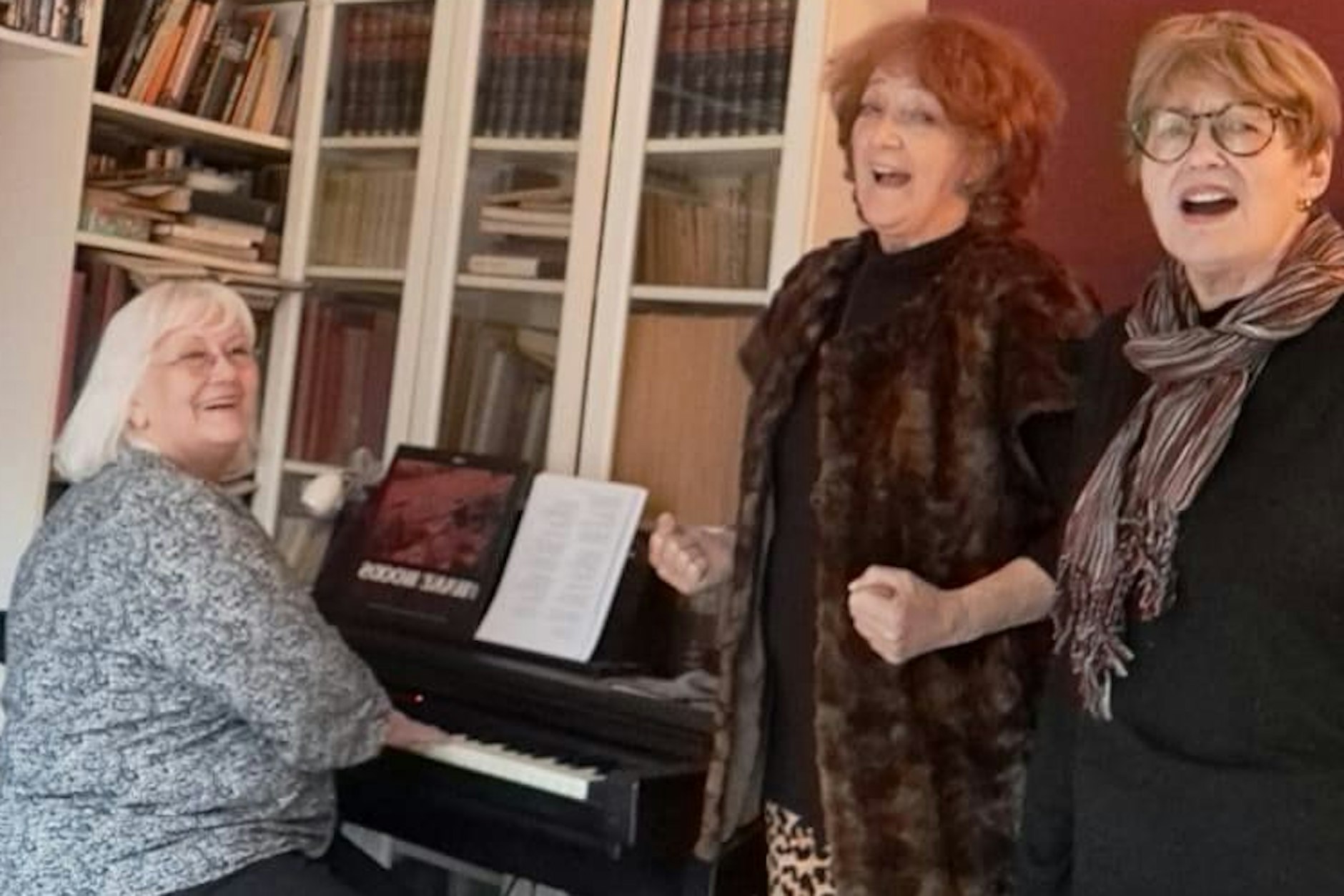 Christine Wachholz mit Entertainerin Dagmar Gelbke und DDR-Jazz-Queen Uschi Brüning (v.l.n.r.)