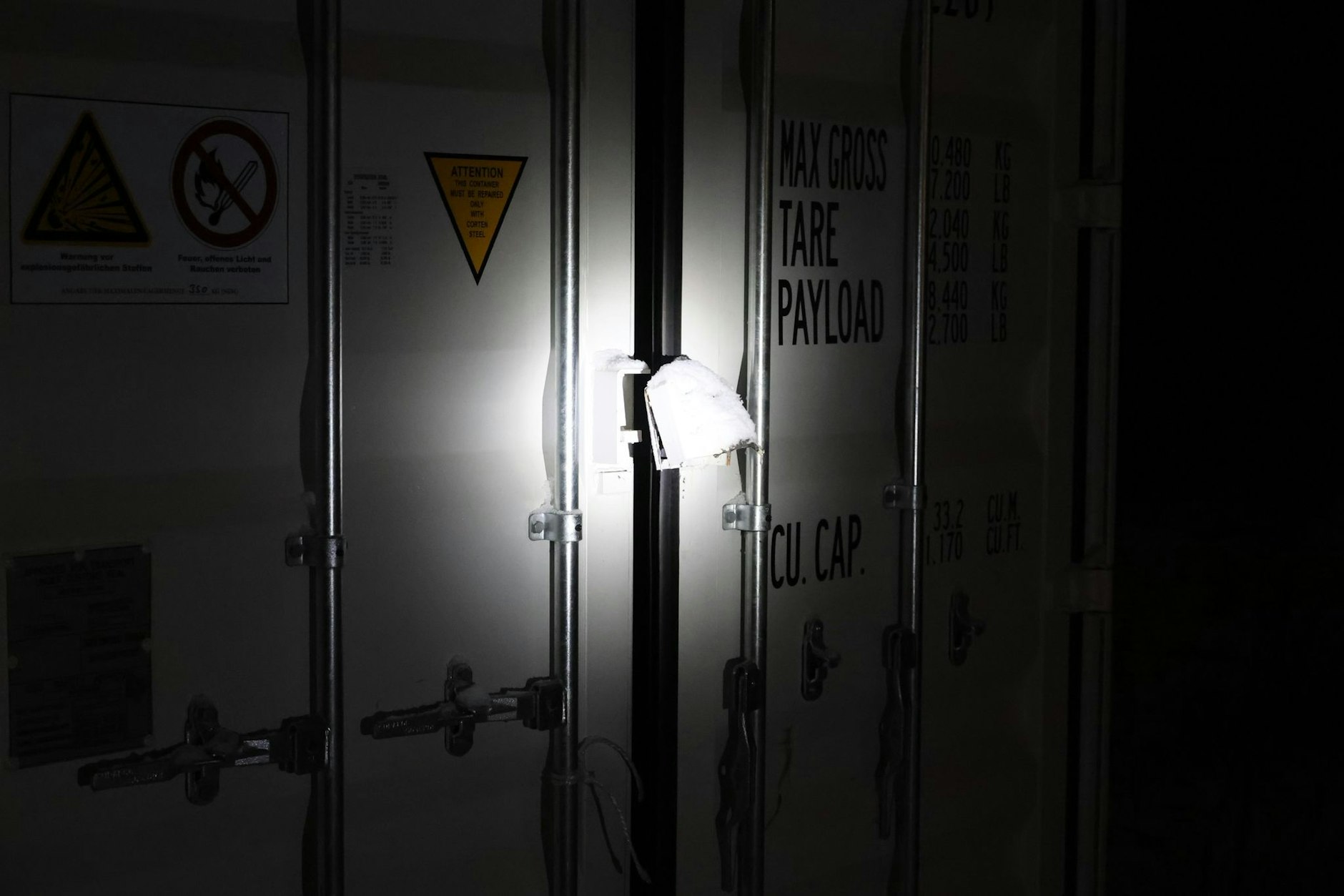 Der Einbrecher versuchte, einen Vorratscontainer von Aldi Nord aufzubrechen.