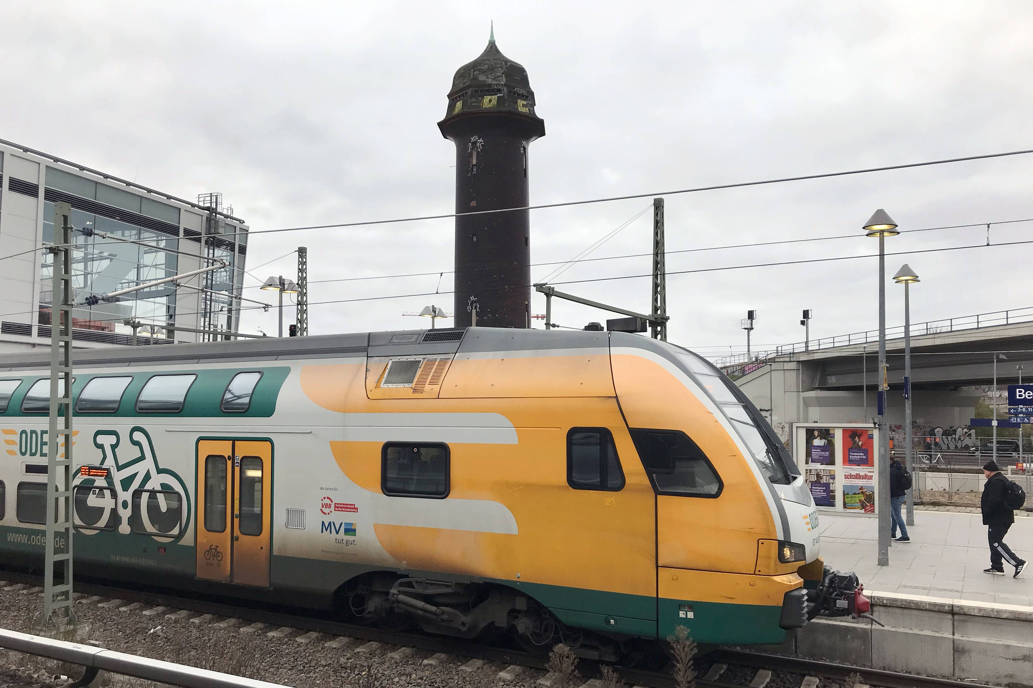 Tesla-Shuttle mit erweitertem Fahrplan: Sechs kostenlose Verbindungen täglich