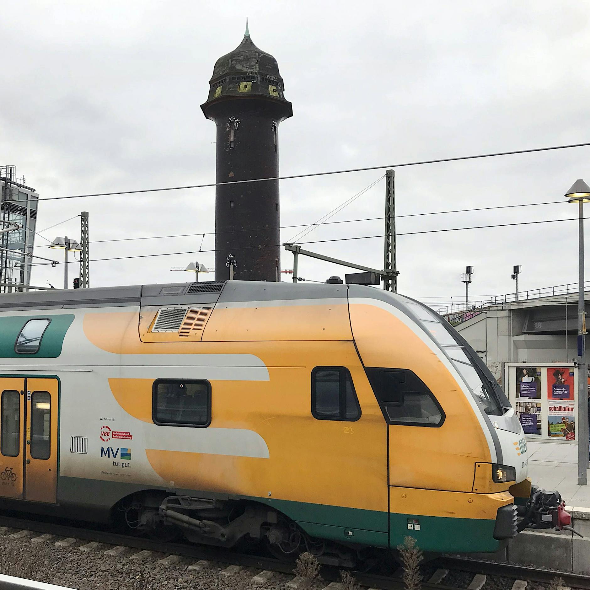 Tesla-Shuttle mit erweitertem Fahrplan: Sechs kostenlose Verbindungen täglich