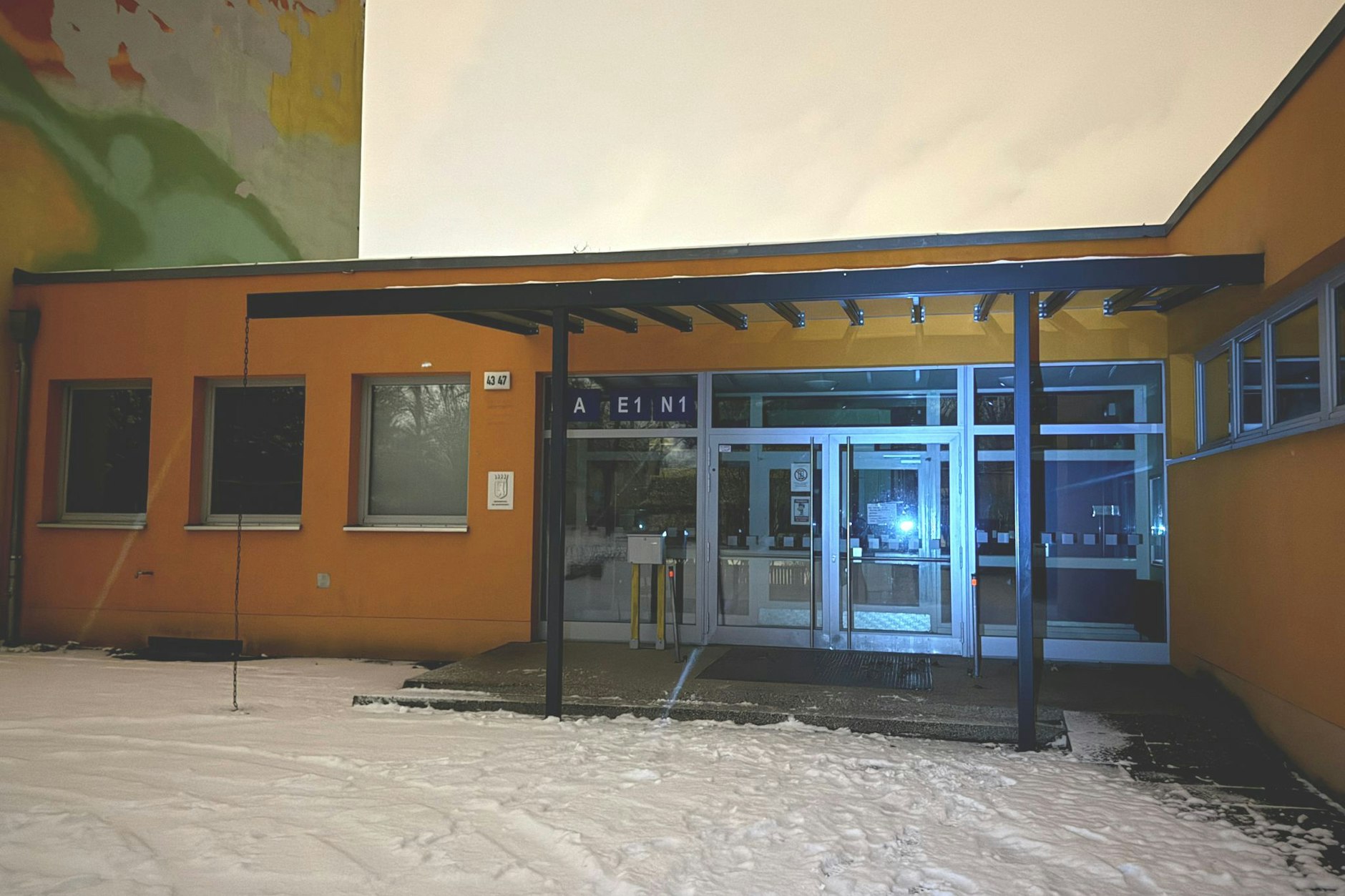 Die Grundschule am Buschgraben in der Ludwigsfelder Straße kann ohne Strom keine Kinder annehmen.