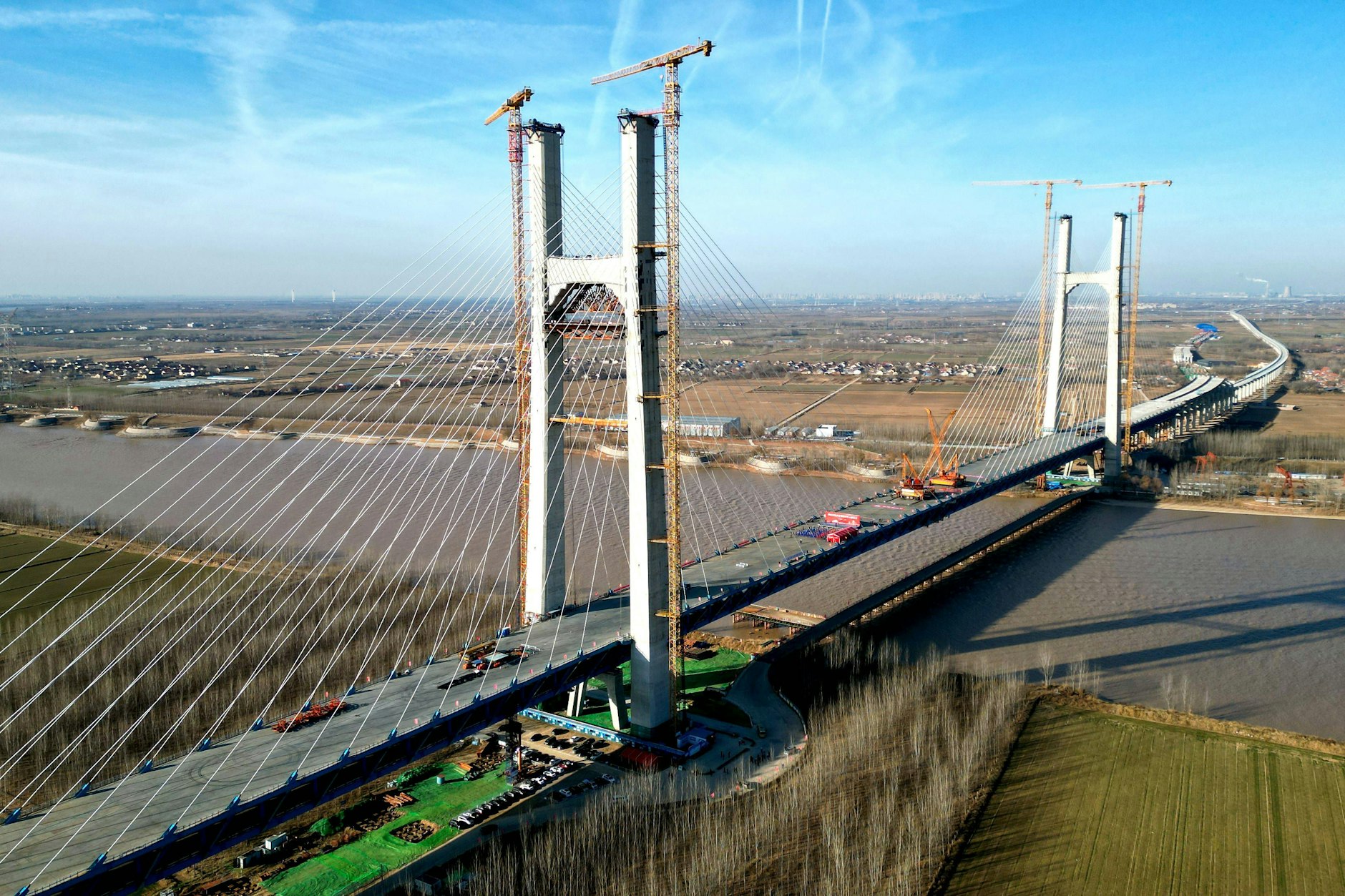 Dongying: Brückenschluss über dem Gelben Fluss