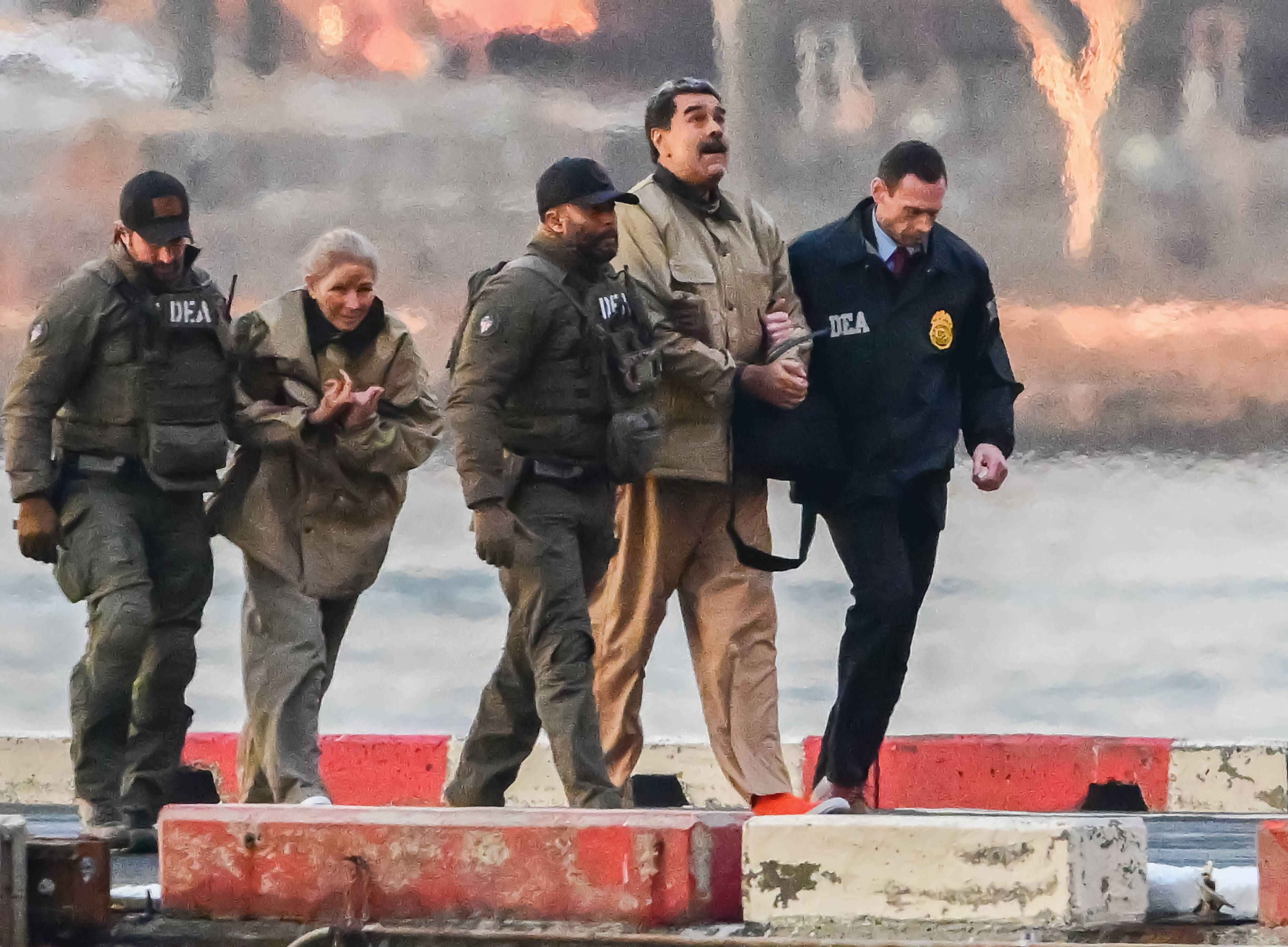 Im Hubschrauber und Panzerwagen: DEA bringt Maduro und seine Frau zum New Yorker Gericht