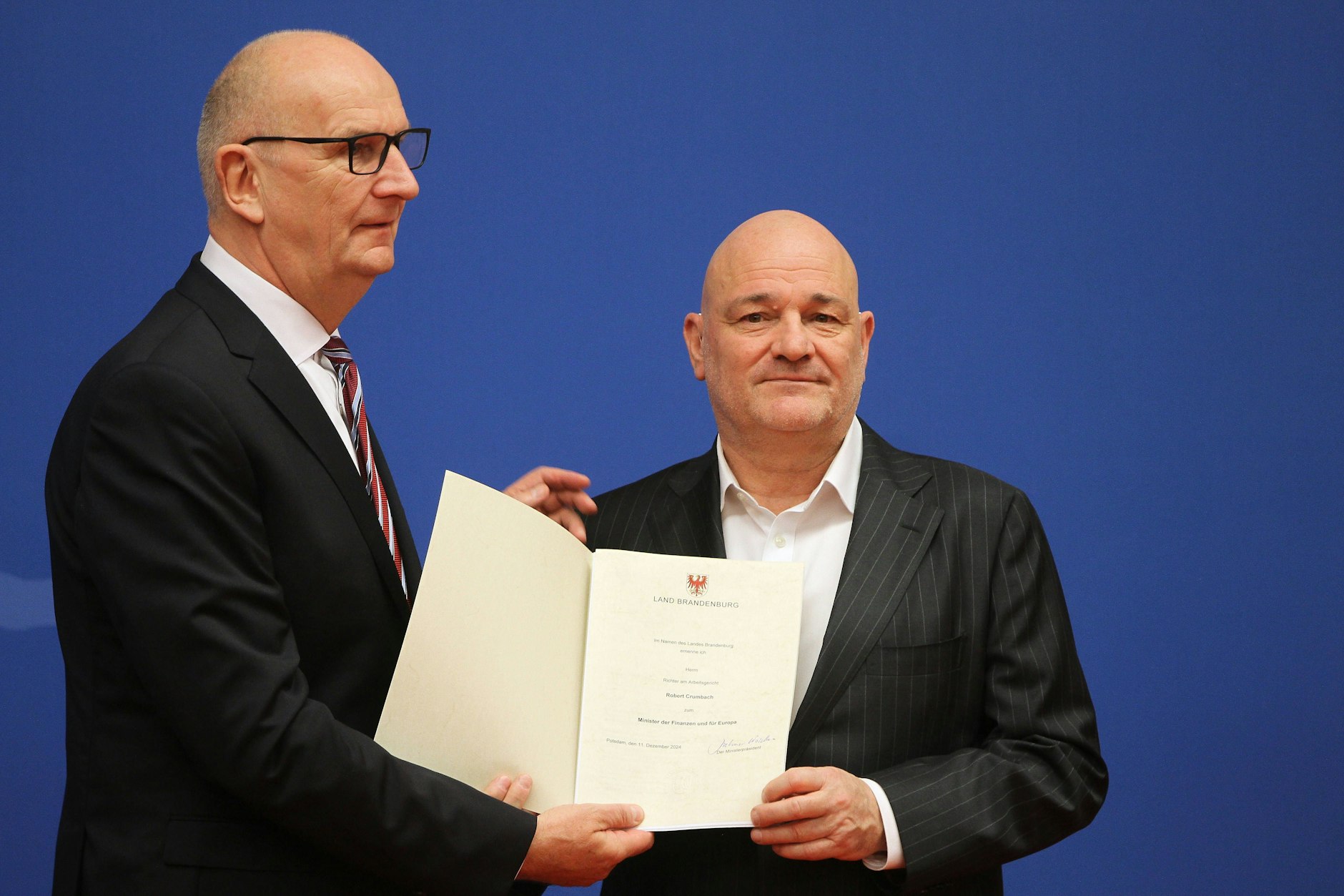2024: Dietmar Woidke (SPD) ernennt Robert Crumbach (BSW) zum Finanzminister und Vizeministerpräsidenten.