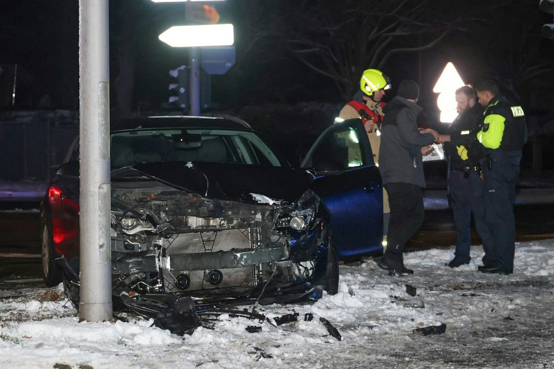 Kreuzungen ohne funktionierende Ampelanlage können gefährlich werden, wie dieser Unfall in Nikolassee zeigt.