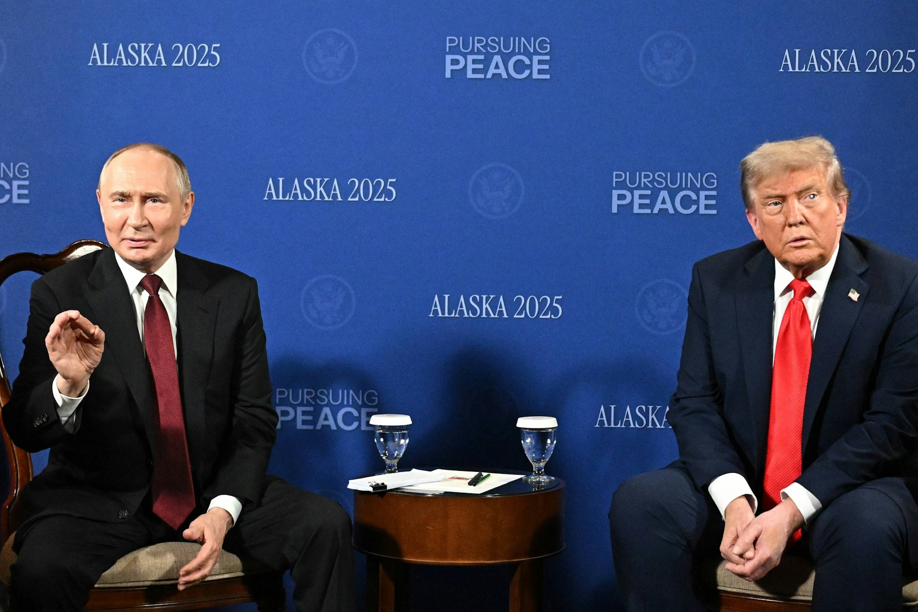 Wladimir Putin und Donald Trump bei ihrem vielbeachteten Treffen in Alaska im Sommer vergangenen Jahres