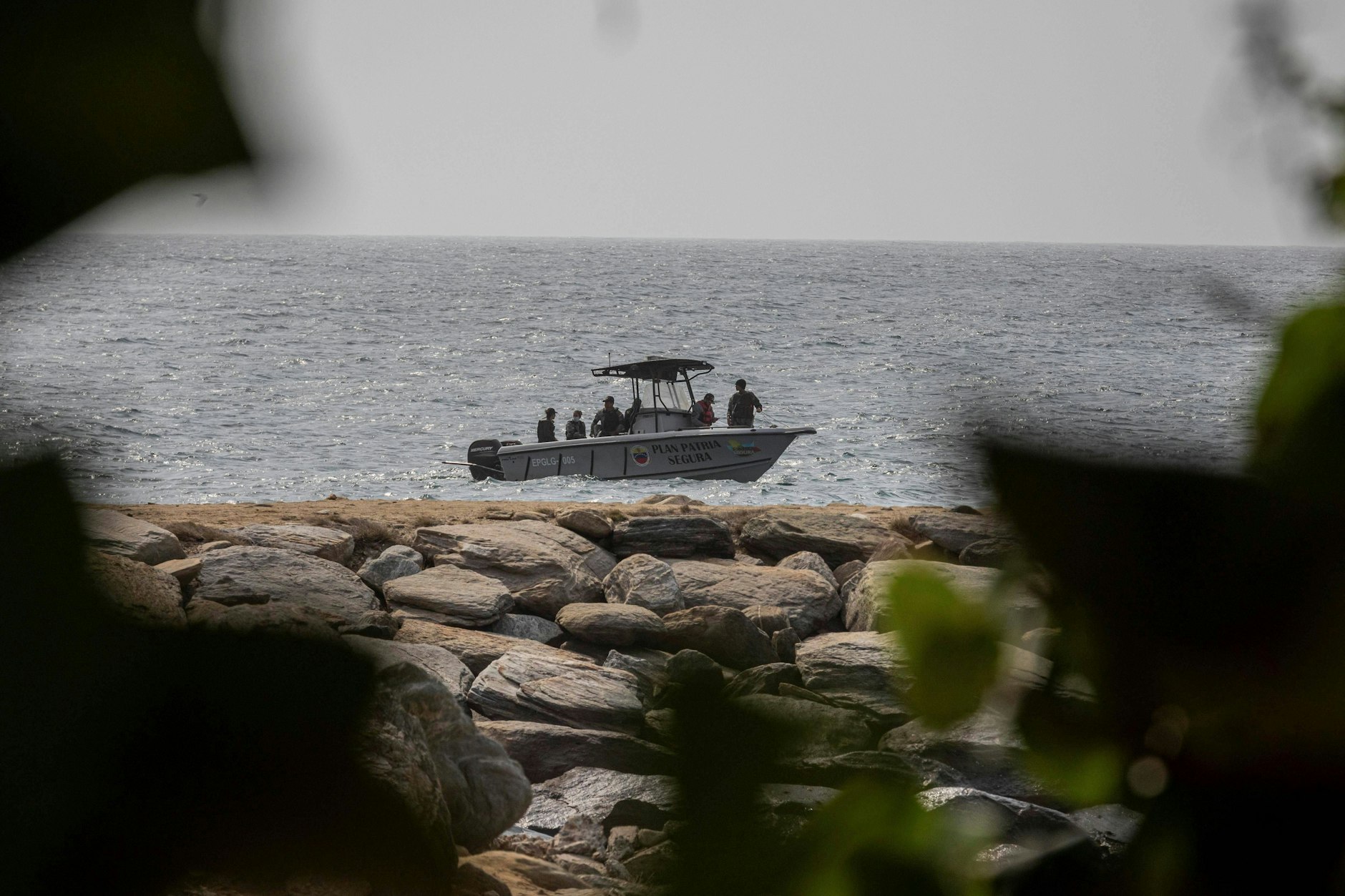 Venezolanische Exilanten scheiterten am 3. Mai 2020 nach der Landung in der Macuto-Bucht mit einem Putschversuch gegen das Maduro-Regime. Auf dem Bild ist ein Patrouillenboot des Militärs zu sehen.