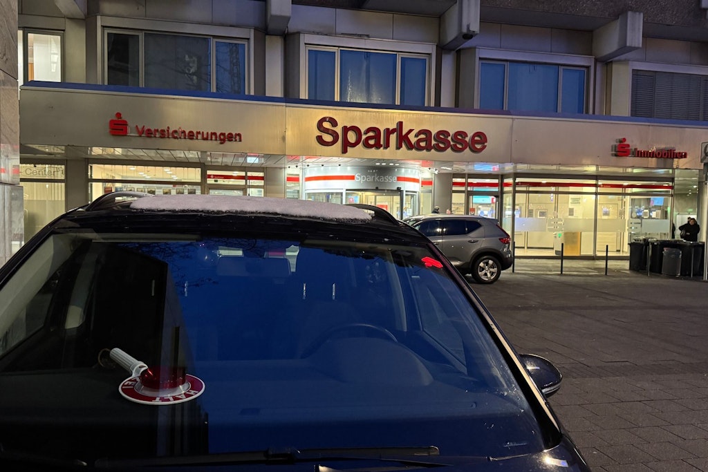 Einbruch mit Millionen-Beute in Gelsenkirchen: Polizei durchsucht Sparkasse