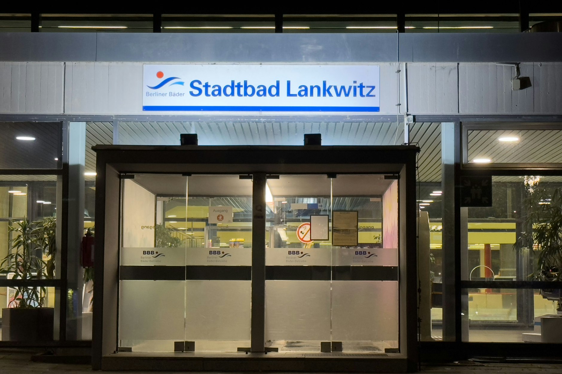 Das Stadtbad Lankwitz steht Betroffenen rund um die Uhr zur Verfügung.