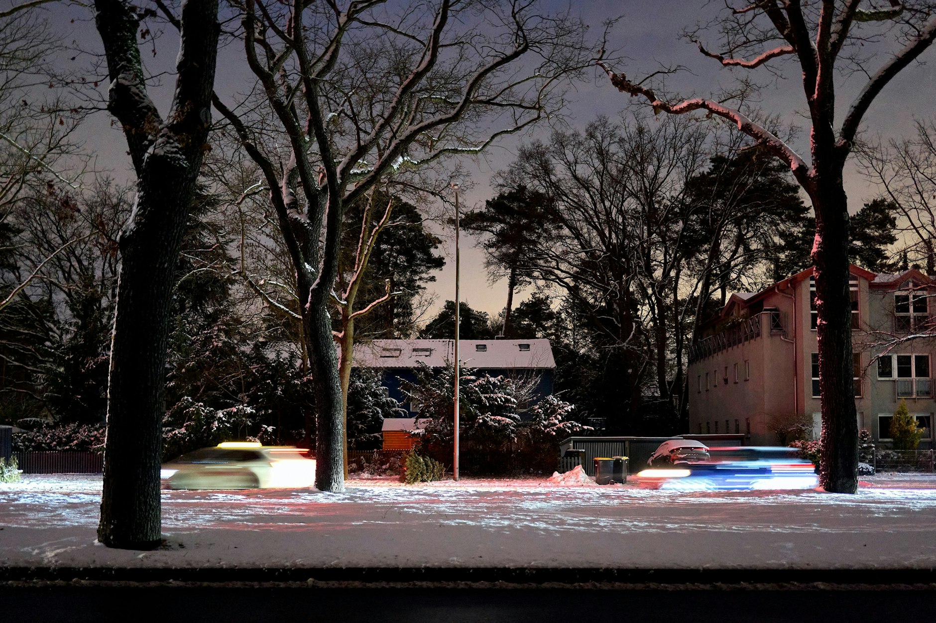 Völlig unbeleuchtete Häuser an der Potsdamer Chaussee&nbsp;– ein Paradies für Einbrecher.