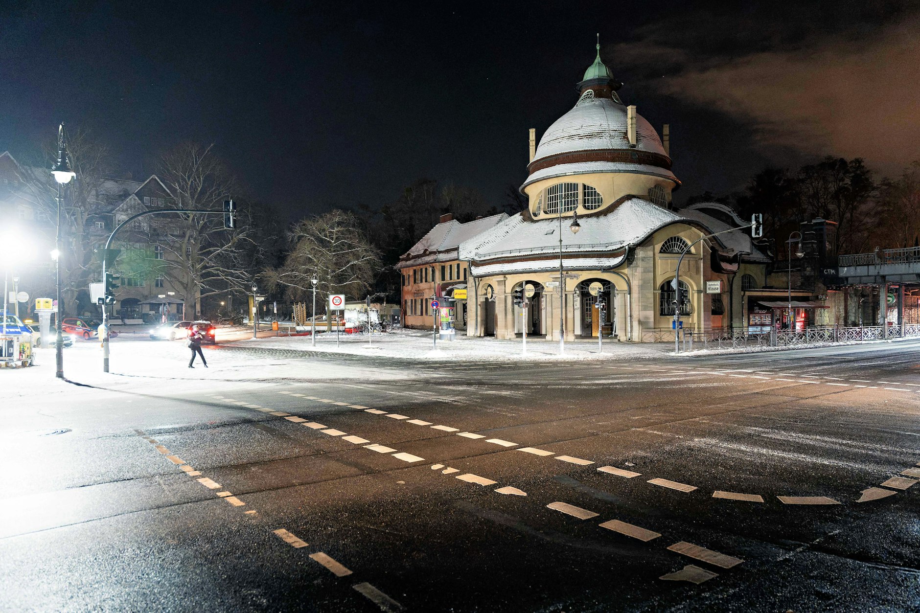 Der Bahnhof Mexikoplatz ist auch wieder nutzbar.