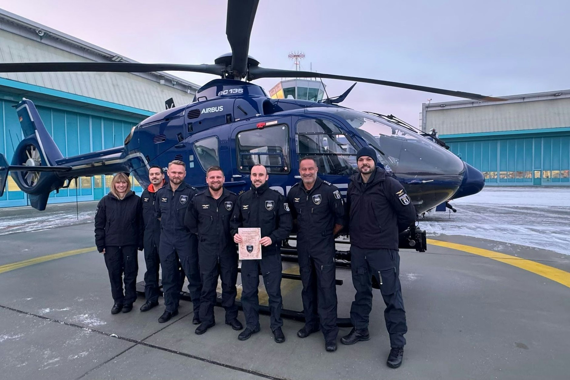 Das Team des Polizei-Hubschraubers