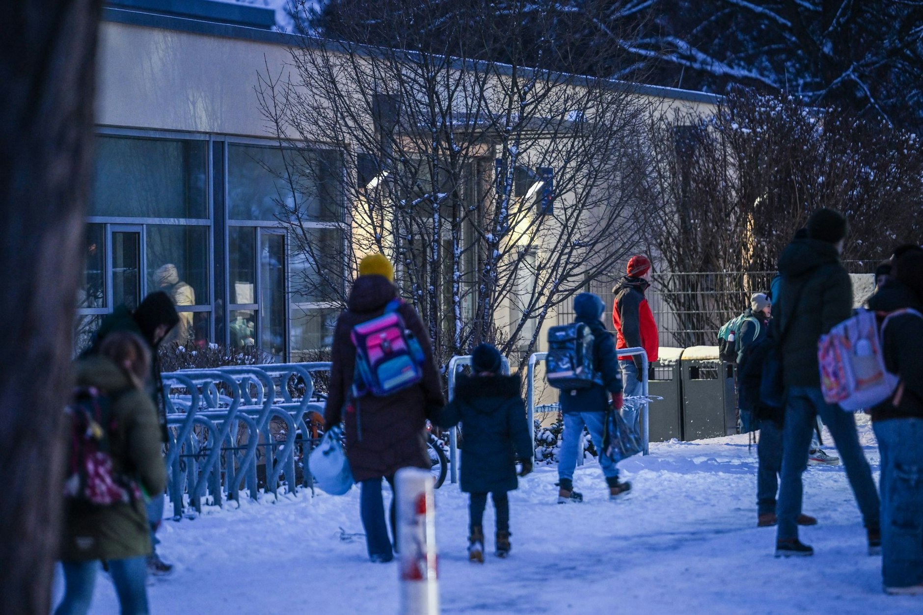 Unter anderem in der Mühlenau-Grundschule findet eine Notbetreuung statt.