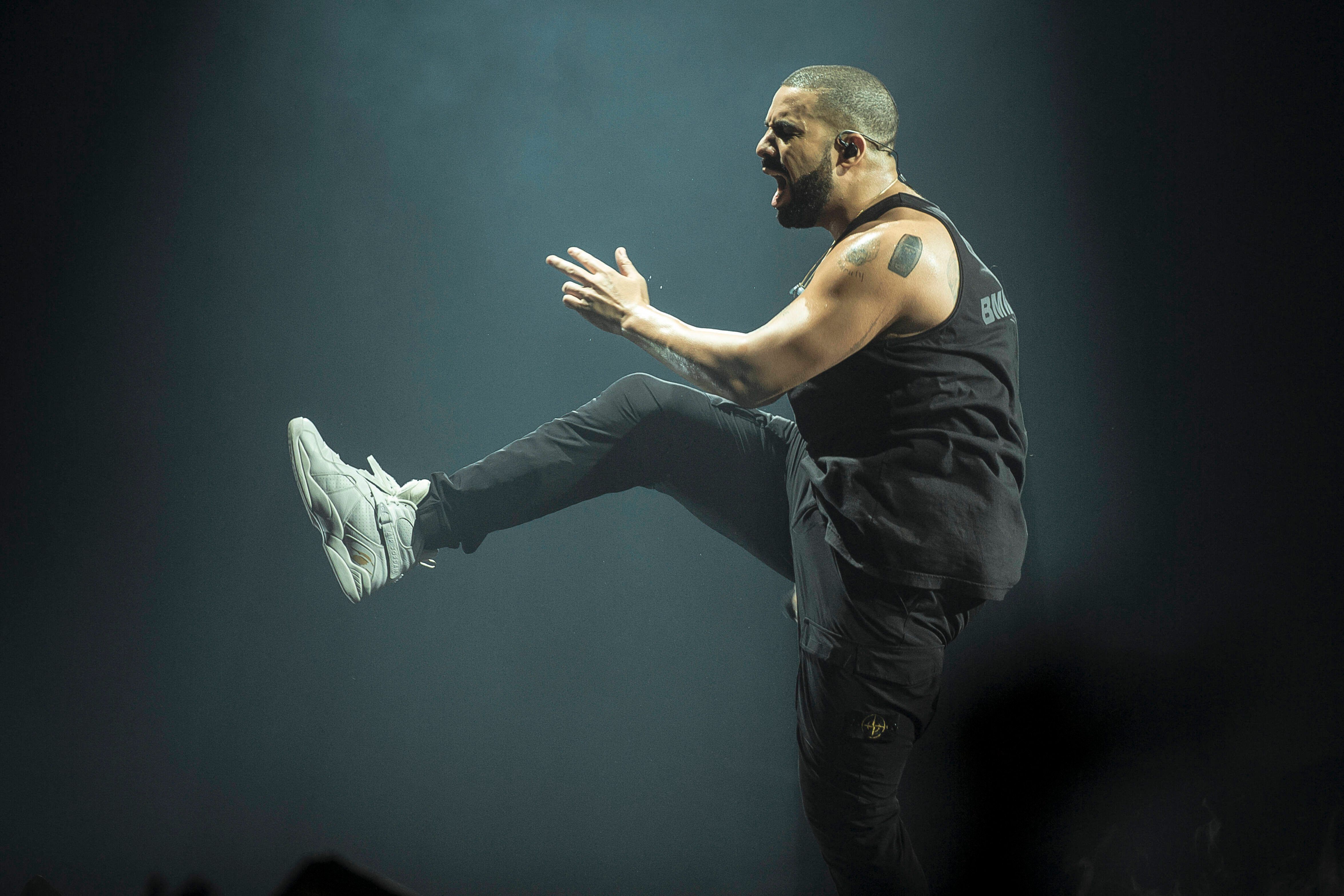 Drake im Visier der Justiz: Hat er seine Streaming-Hits im Darknet mit Casino-Geld erkauft?