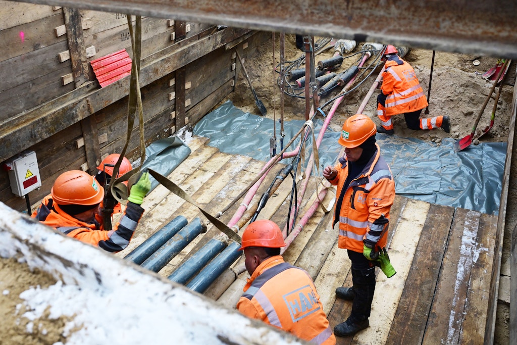 Helfer-im-Dauereinsatz-Am-Donnerstag-haben-alle-wieder-Strom-versprochen-