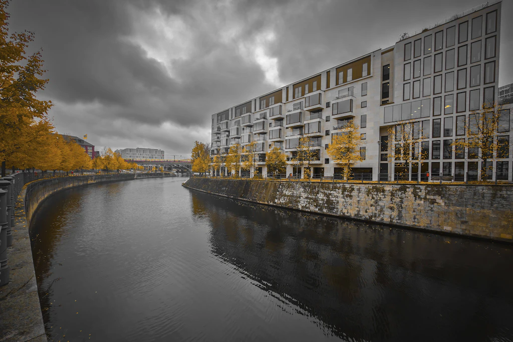 Moderner Wohnblock am Berliner Hauptbahnhof, die Mietpreise sind hier 2025 saftig gestiegen.
