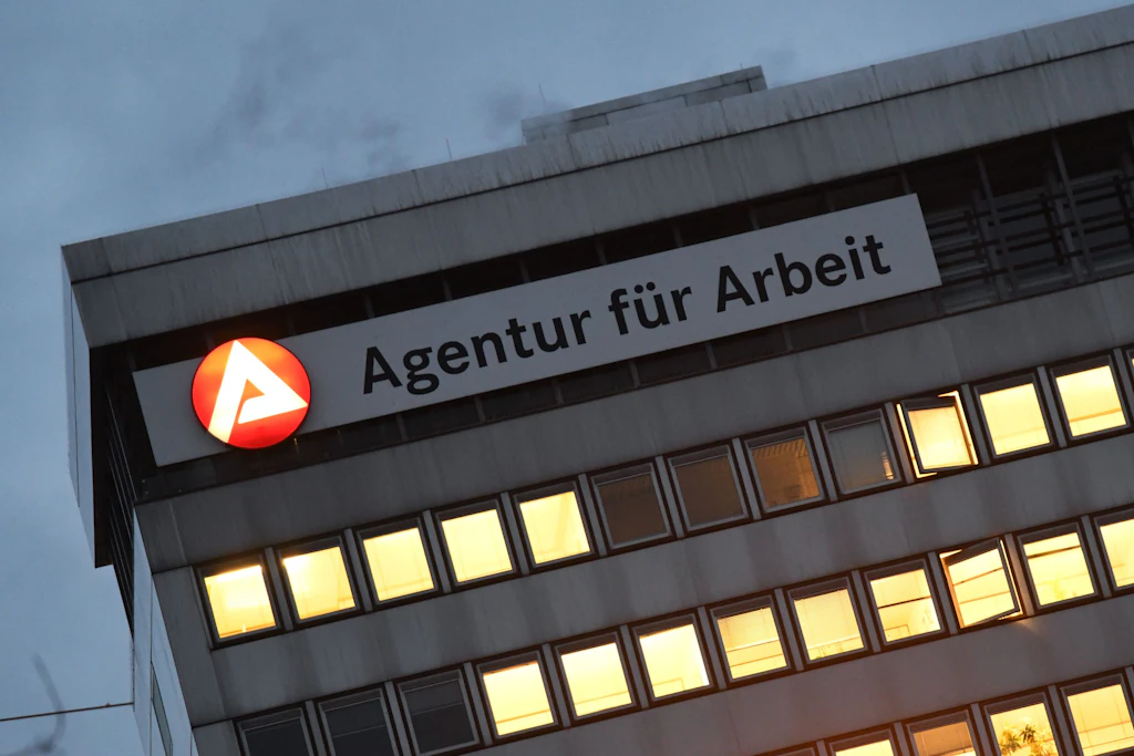 Arbeitslosigkeit: Rückgang in Berlin, Anstieg in Brandenburg und bundesweit