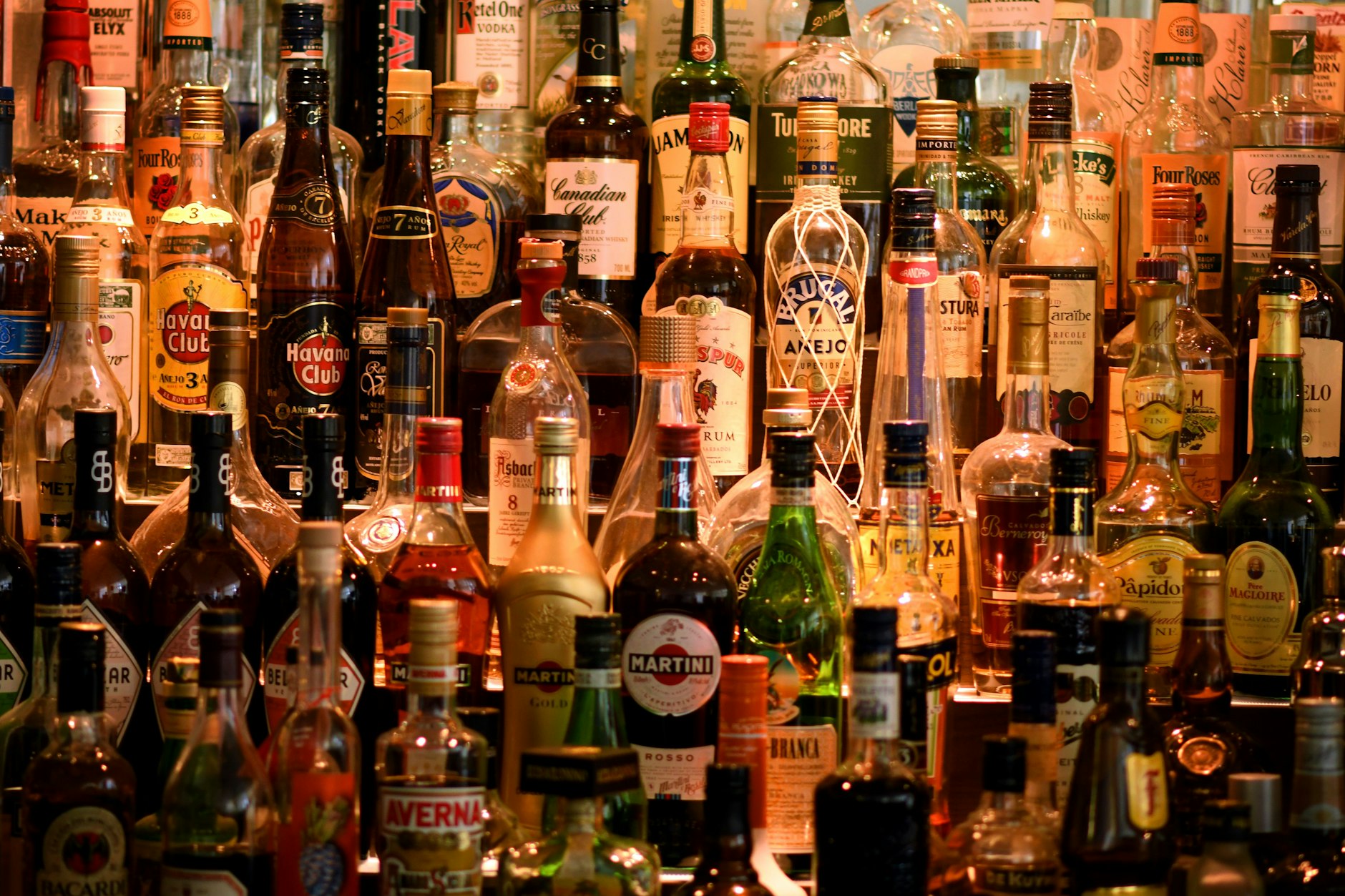 Trinken gegen Stress, Einsamkeit und Leere: In Berlin findet man immer einen Grund und eine Gelegenheit.