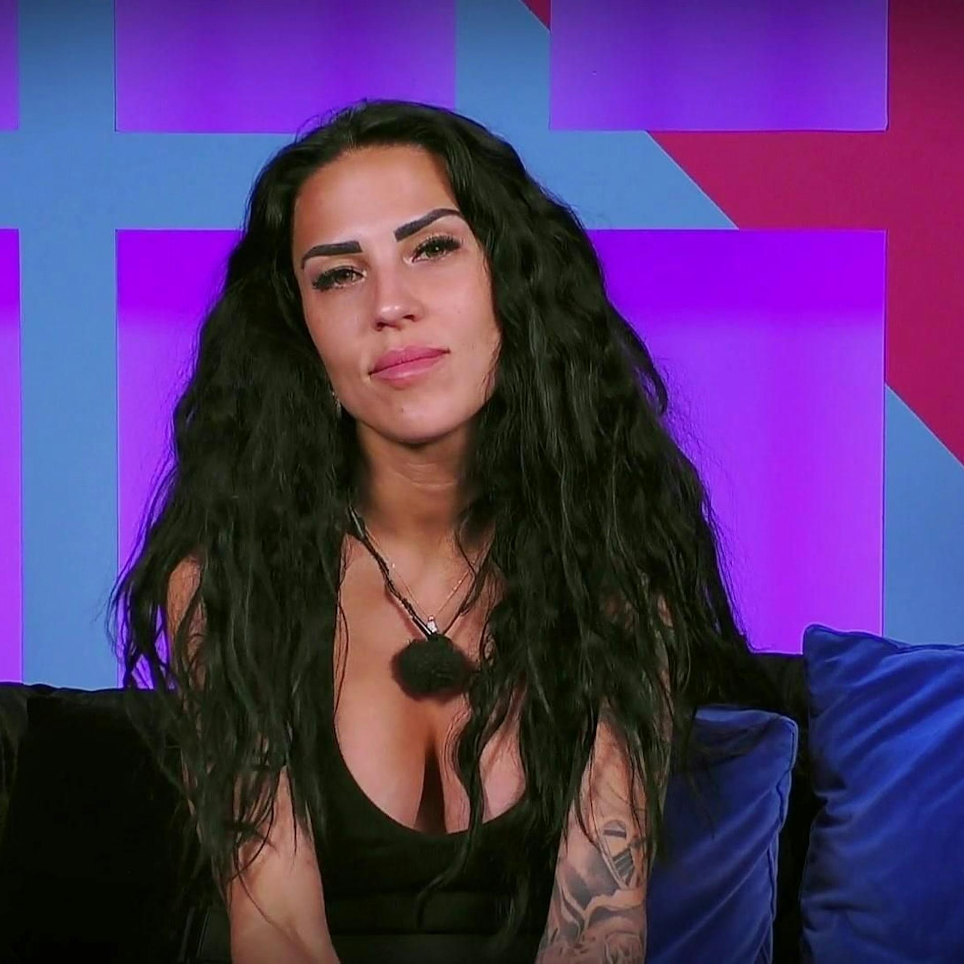 Kandidat geht auf Elena Miras los: „Wer benutzt hier die Tochter?“