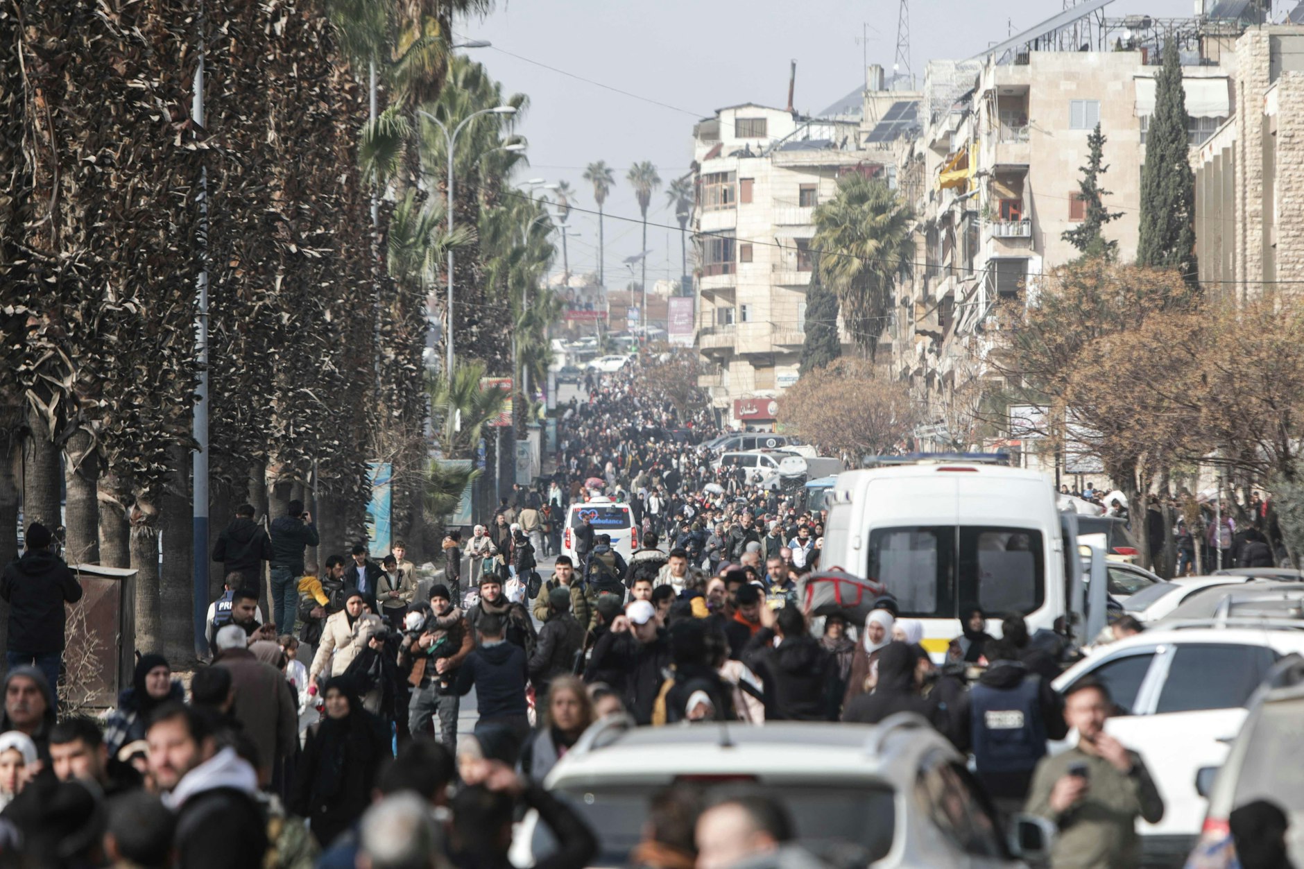 Bewohner verließen das kurdische Viertel Aschrafijeh in Aleppo.