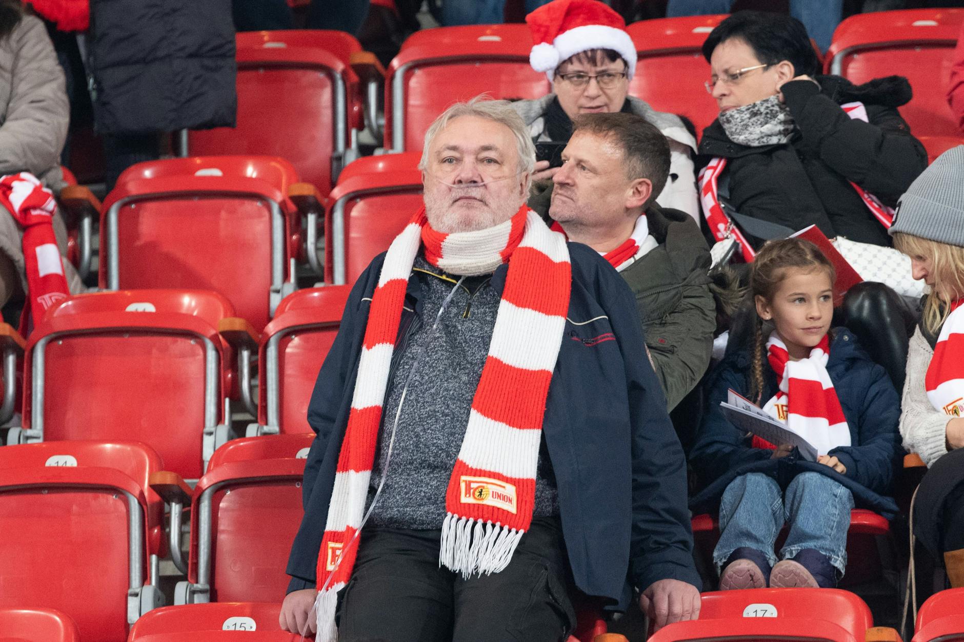 Andre Rolle, Ex-Stadionsprecher des 1. FC Union, beim 20. Weihnachtssingen 2022. Am Montag verstarb Rolle im Alter von 68 Jahren.