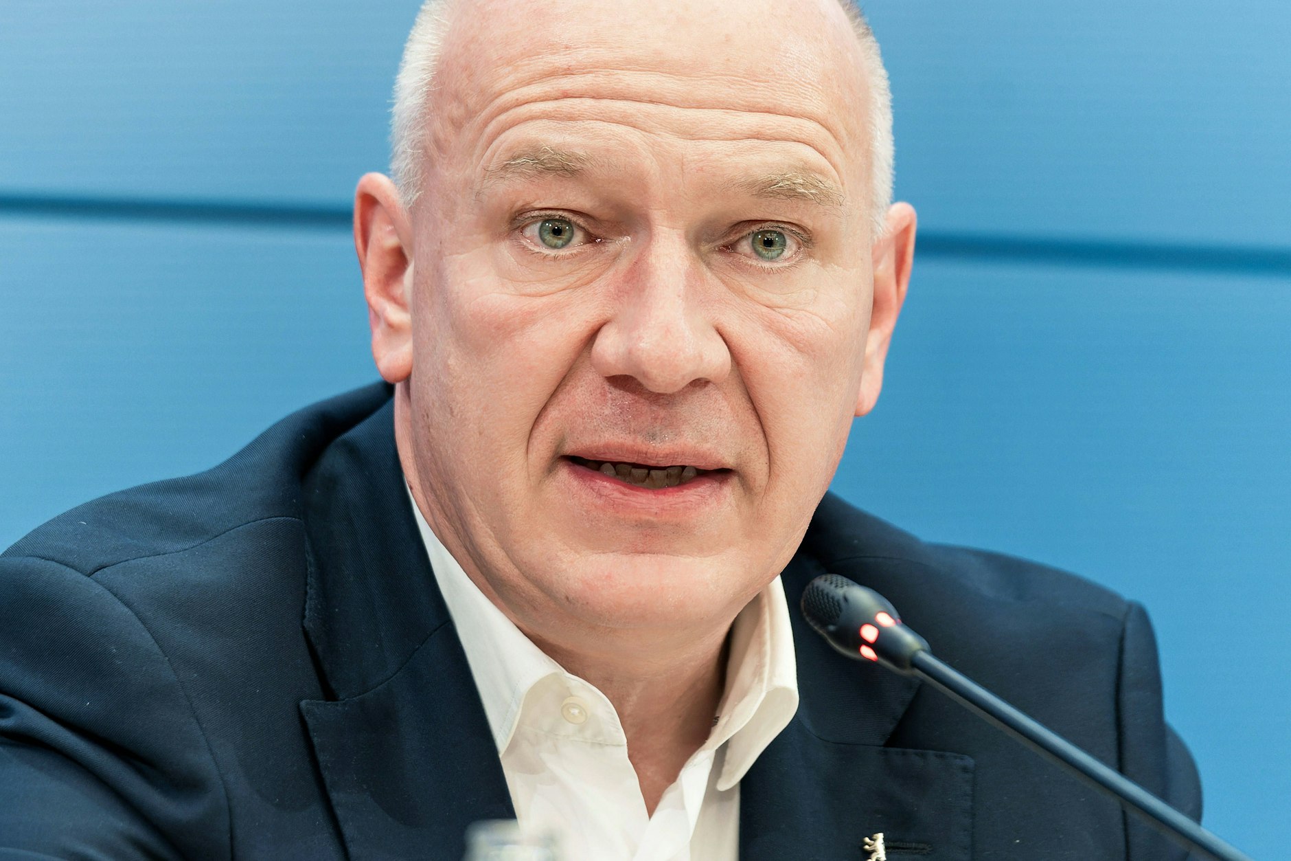 Der Regierende Bürgermeister von Berlin, Kai Wegner, hat eingeräumt, dass er nach dem Terroranschlag auf das Stromnetz erst einmal Tennis gespielt hat.