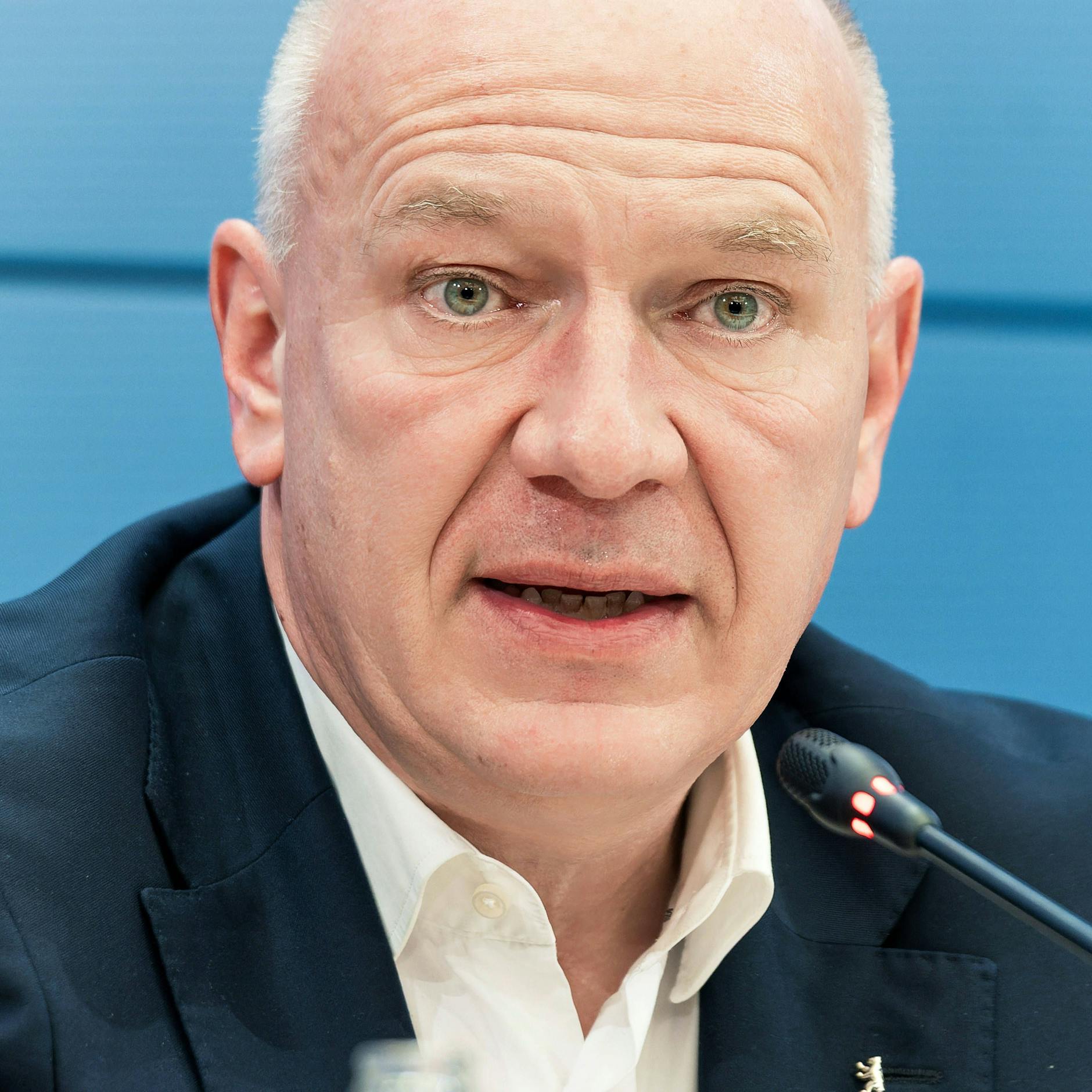 Image - Au Backe, Bürgermeister, das ist ein Mega-Doppelfehler