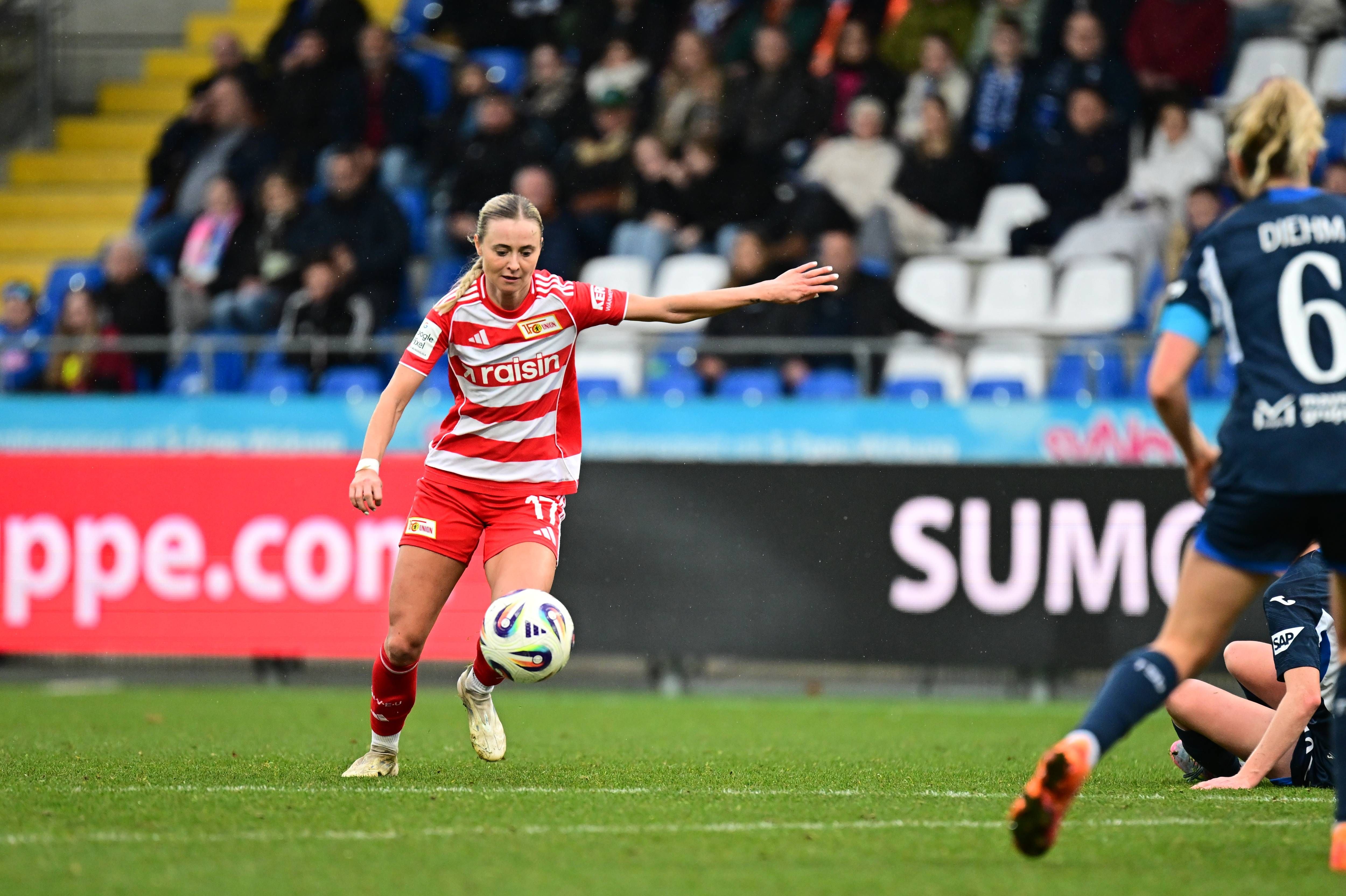 Image - Führungsspielerin, Kabinen-DJ, Fashionista: Unions Judith Steinert im Porträt