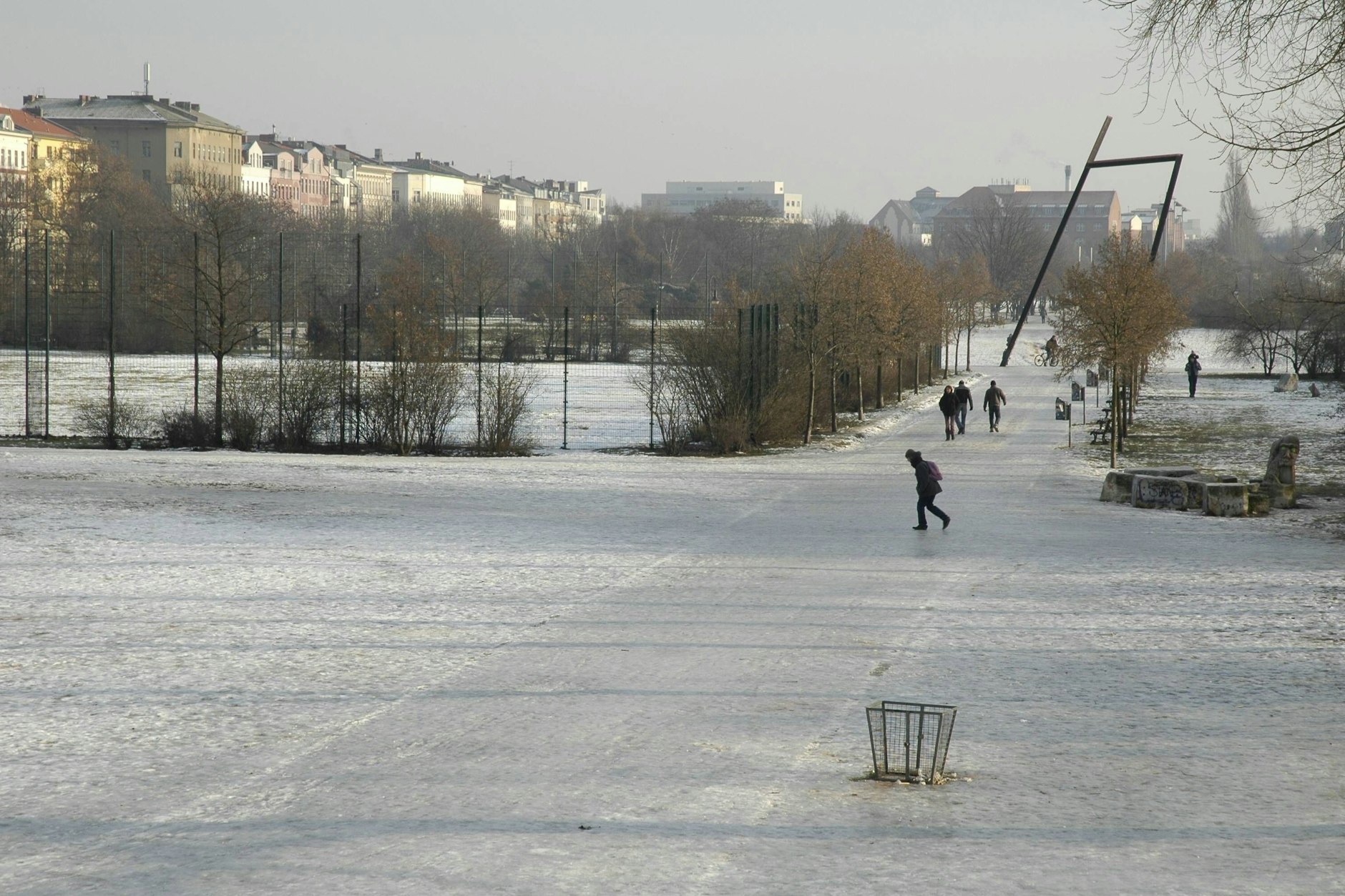 Die Berliner Polizei berichtet von einer schrecklichen Tat, die im Görlitzer Park verübt wurde.