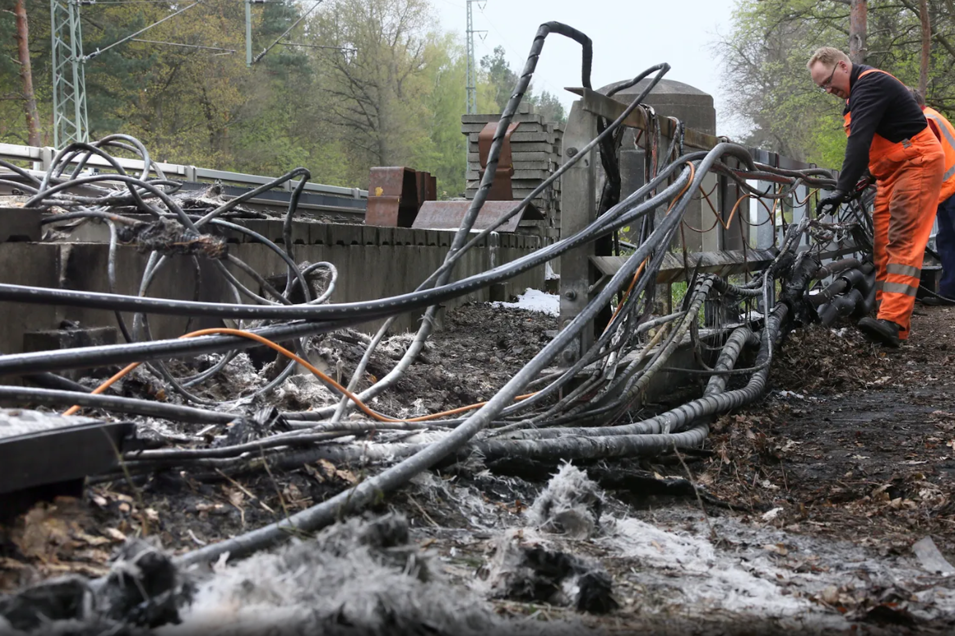 Im Mai 2013 zündeten Linksextremisten zwischen Wannsee und Westkreuz einen Kabelschacht an.