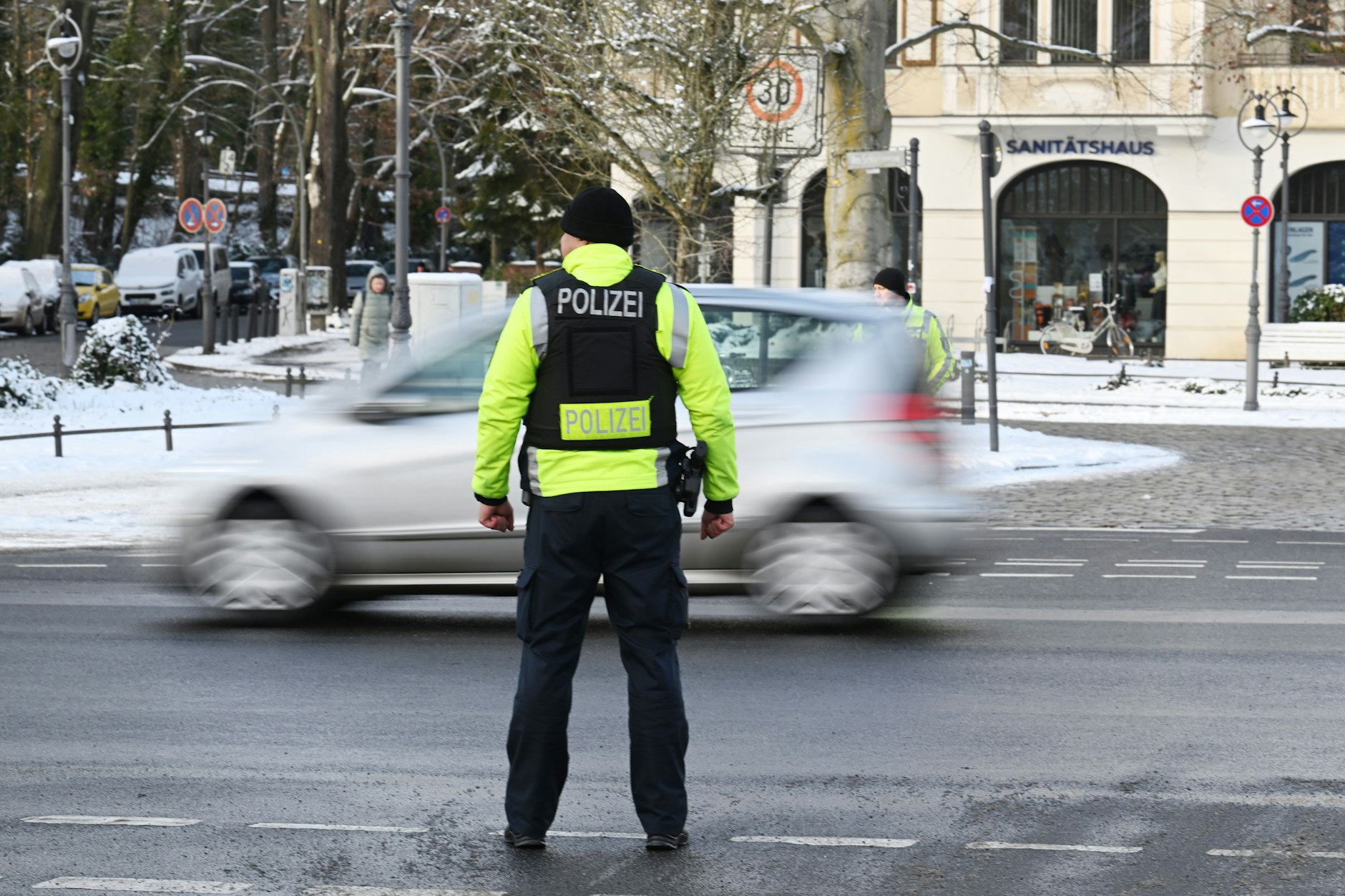 Nächsten Mittwoch werden sämtliche Mitarbeiterinnen und Mitarbeiter der Polizeidienststellen in Berlin zum Streik ausgerufen.
