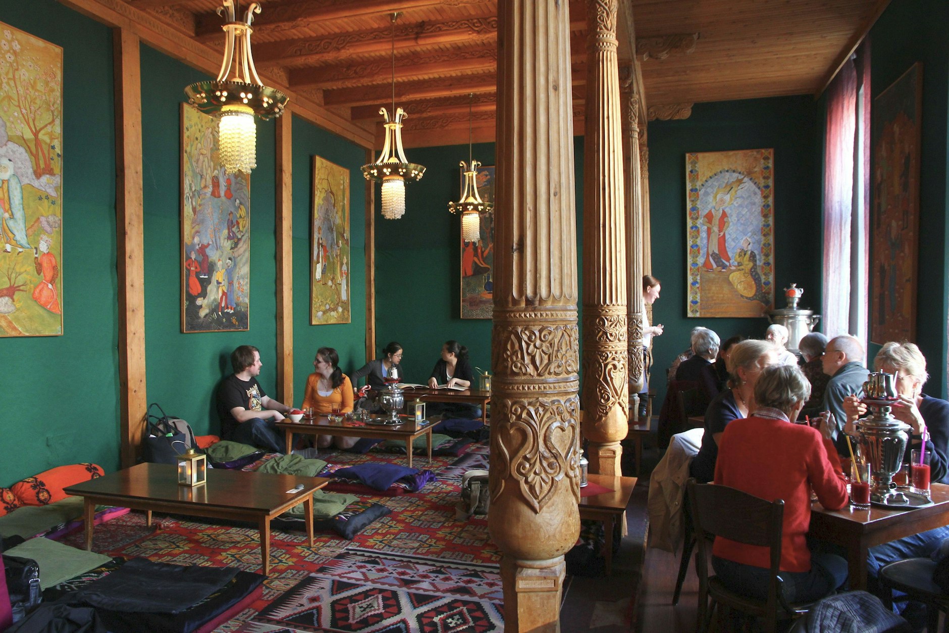 Die Tadshikische Teestube war erst im Palais am Festungsgraben und zog dann um.