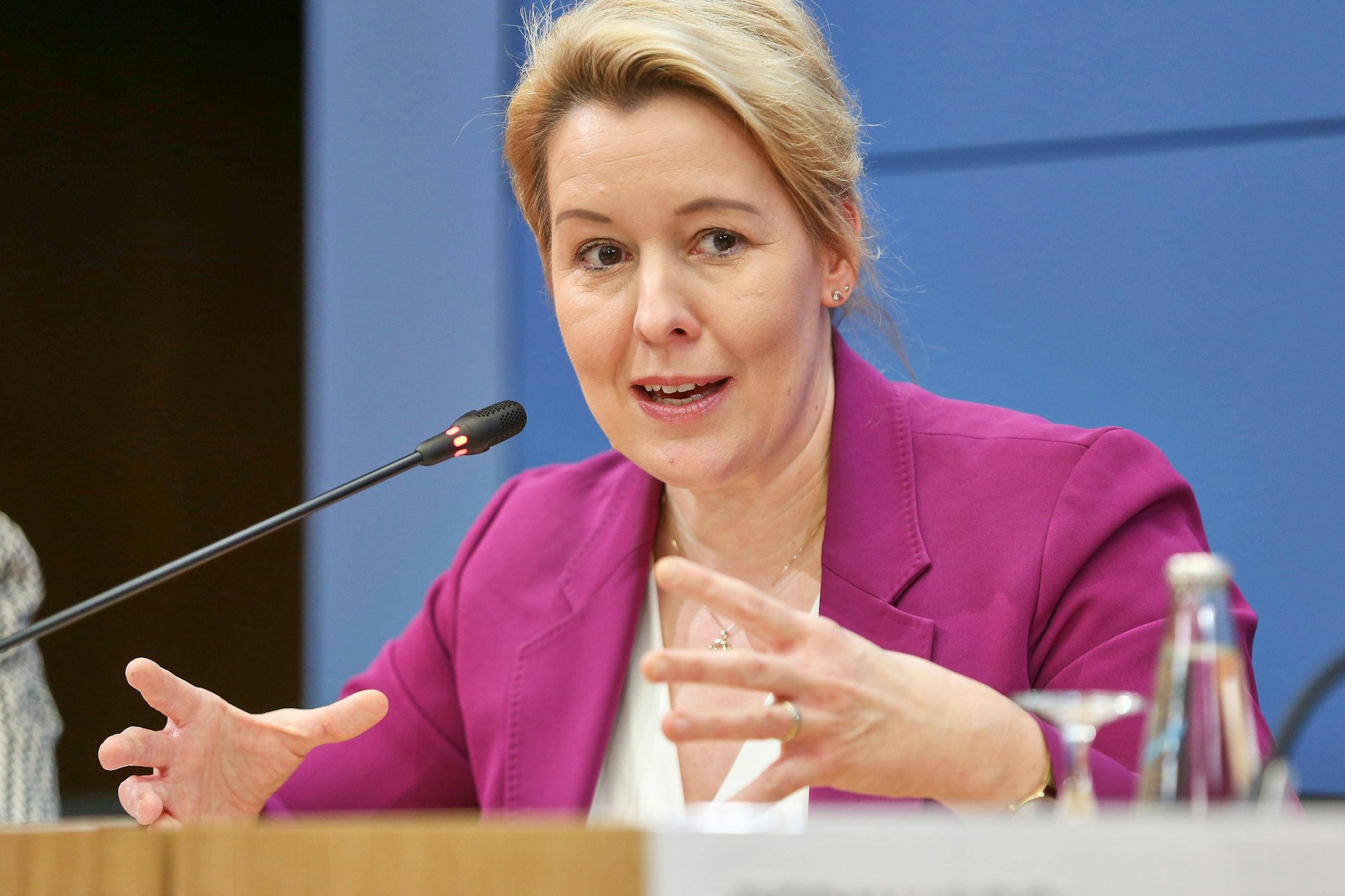 Franziska Giffey von der SPD geht auf Distanz zu Wegner.