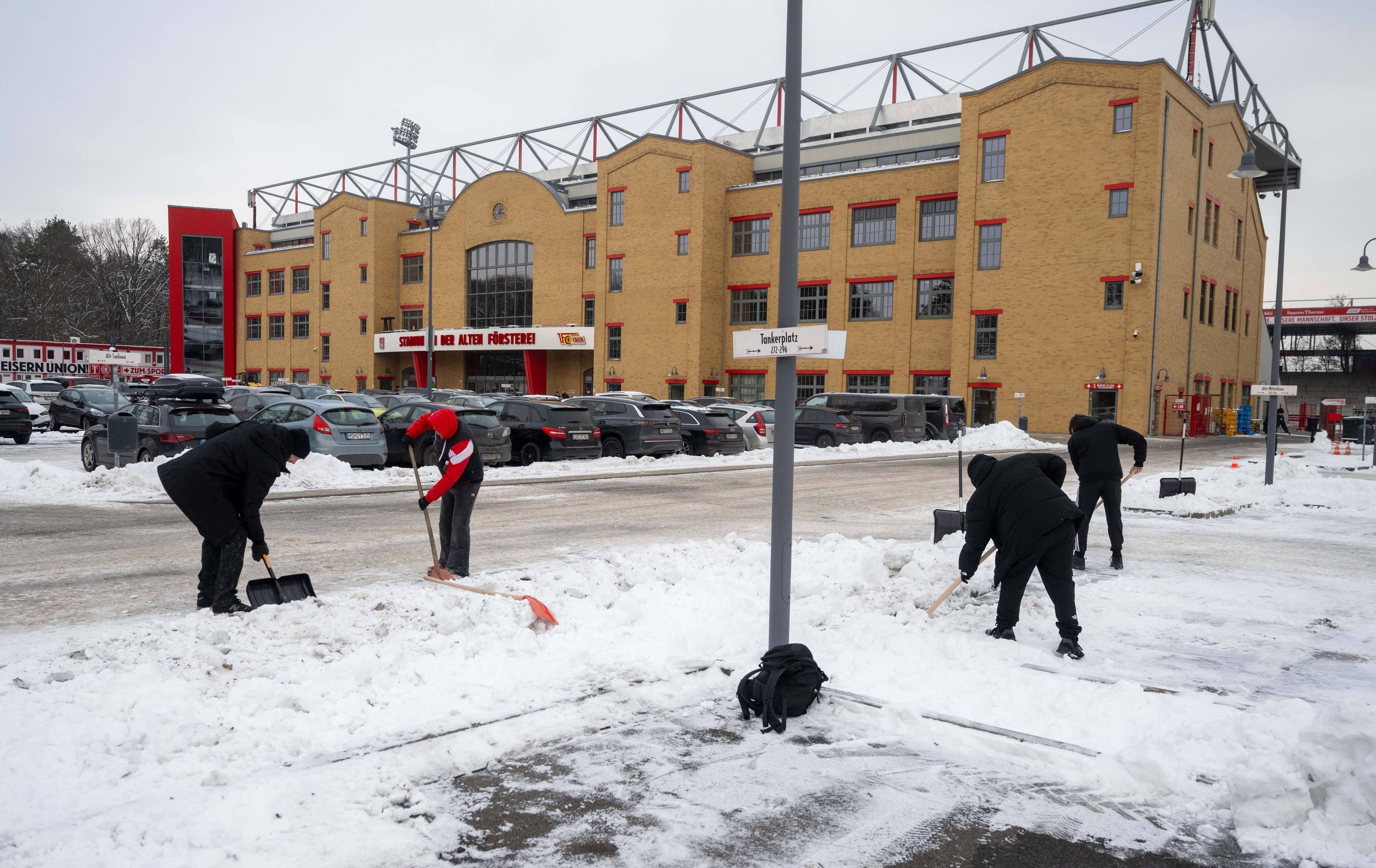 Fans schippen schon Schnee für Union