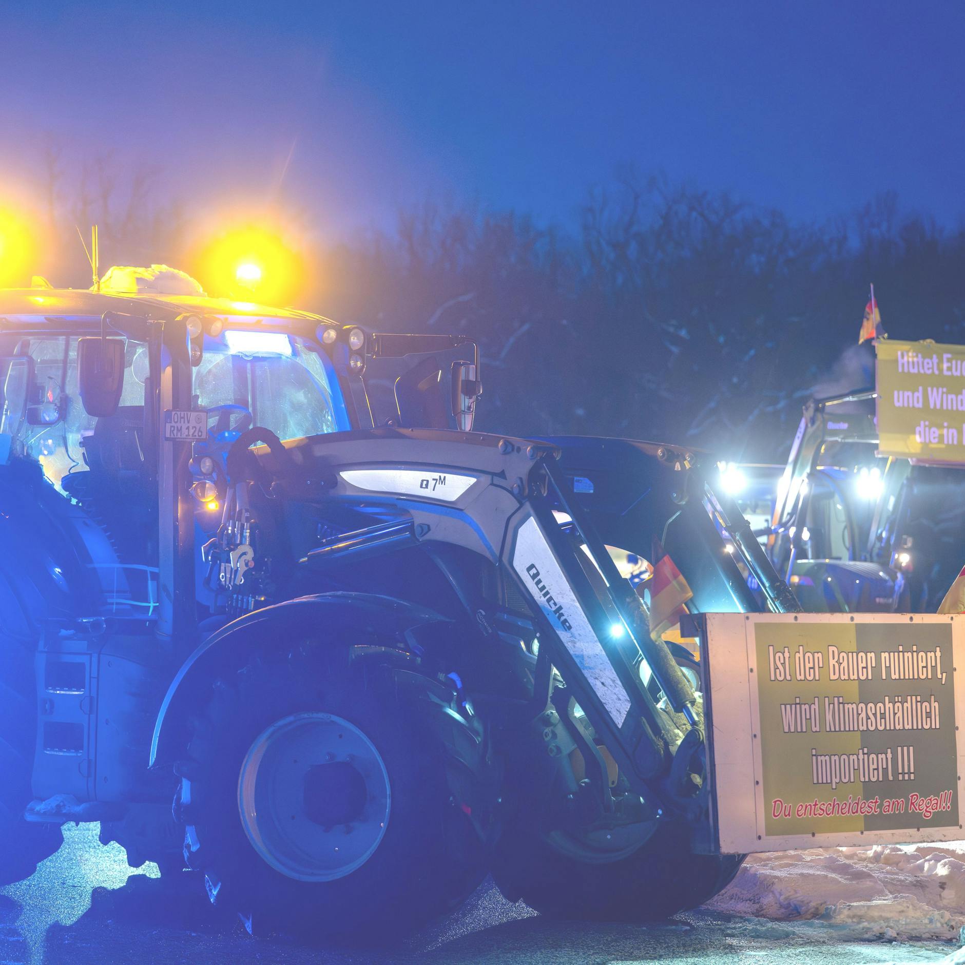 Image - Bauern legen trotz Minusgraden Autobahnauffahrten lahm