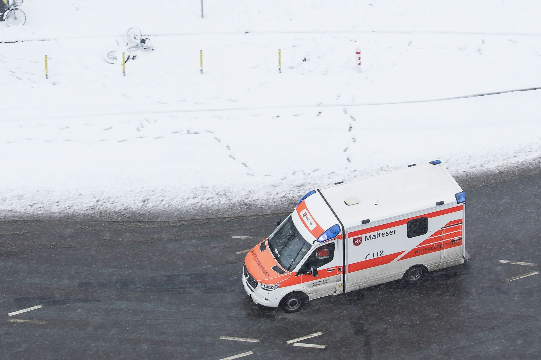 Jede Hilfe kam zu spät. Auch die herbeigerufenen Notärzte konnten eine 83-Jährige aus Zehlendorf nicht mehr retten.