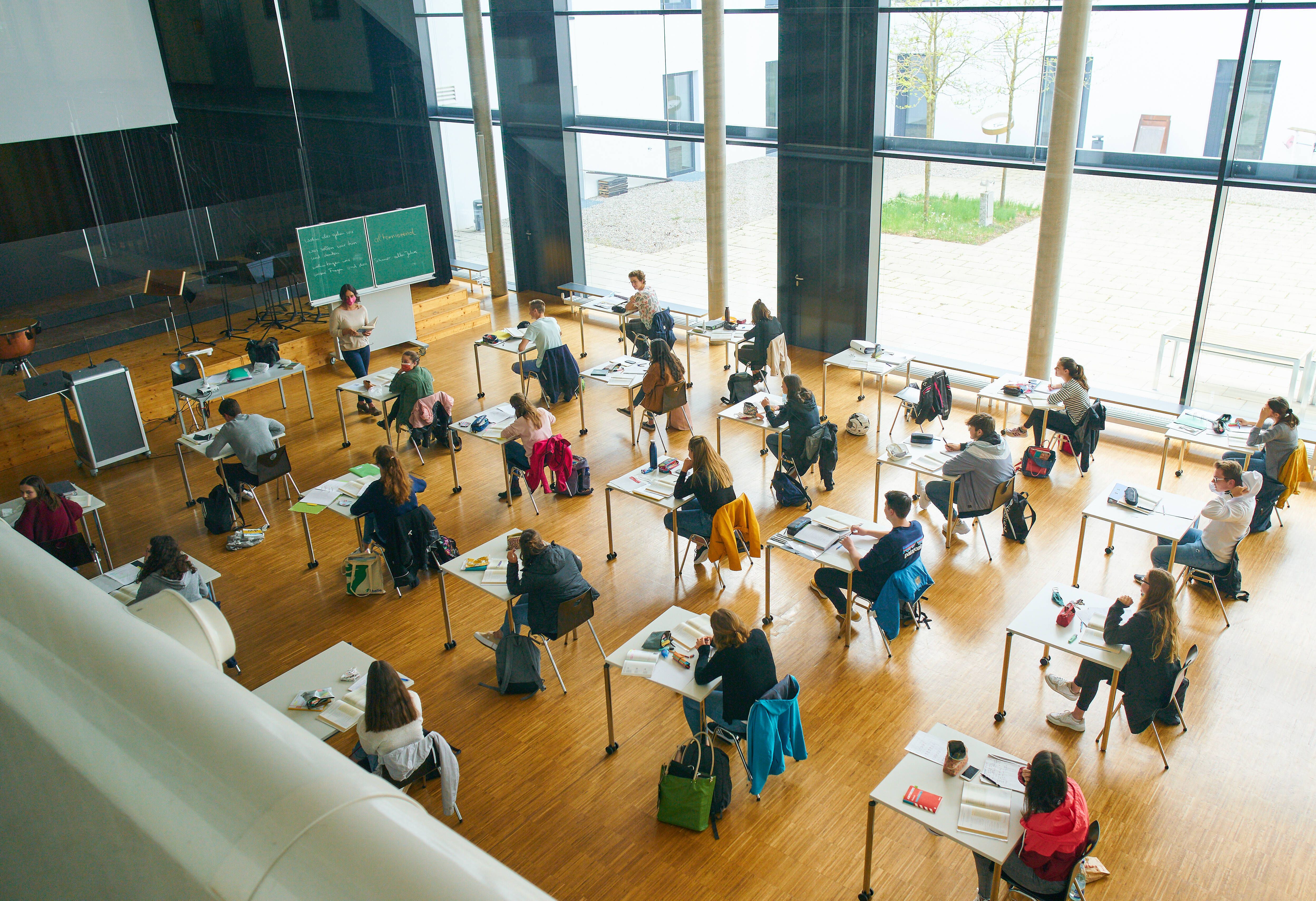 Bildung am Limit: Wie ein überfordertes Schulsystem den Fachkräftemangel produziert