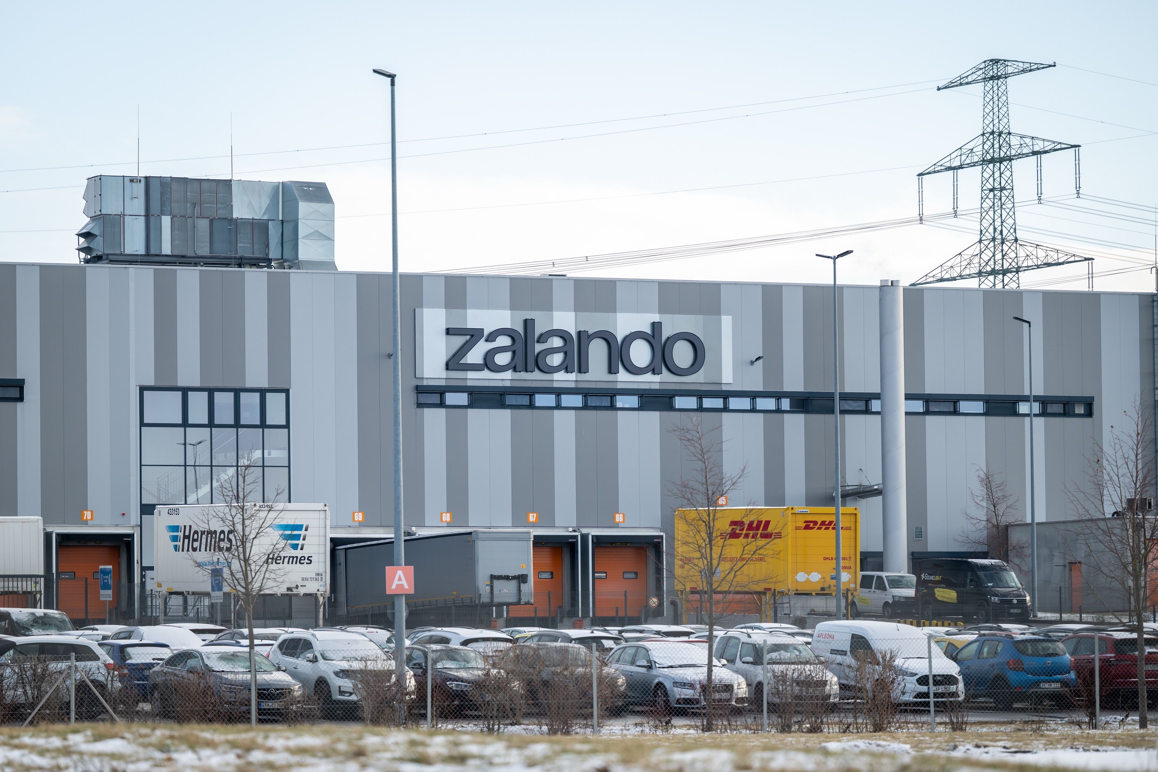 Ostdeutsche Wirtschaft: Zalando schließt Standort Erfurt mit 2700 Beschäftigten