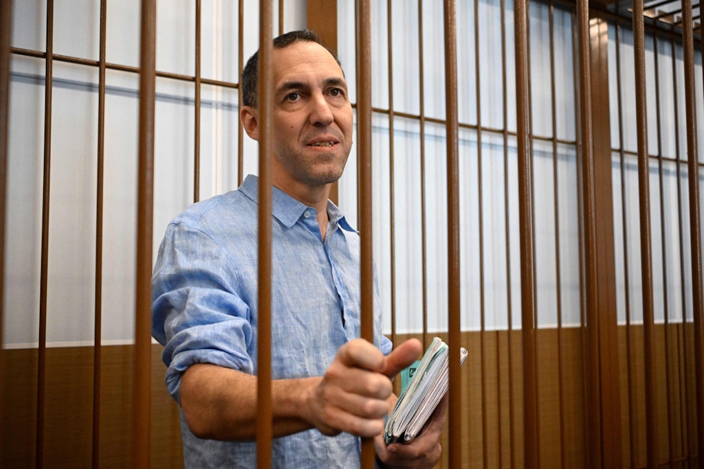 Russland und Frankreich tauschen Gefangene aus: Laurent Vinatier zurück in Paris