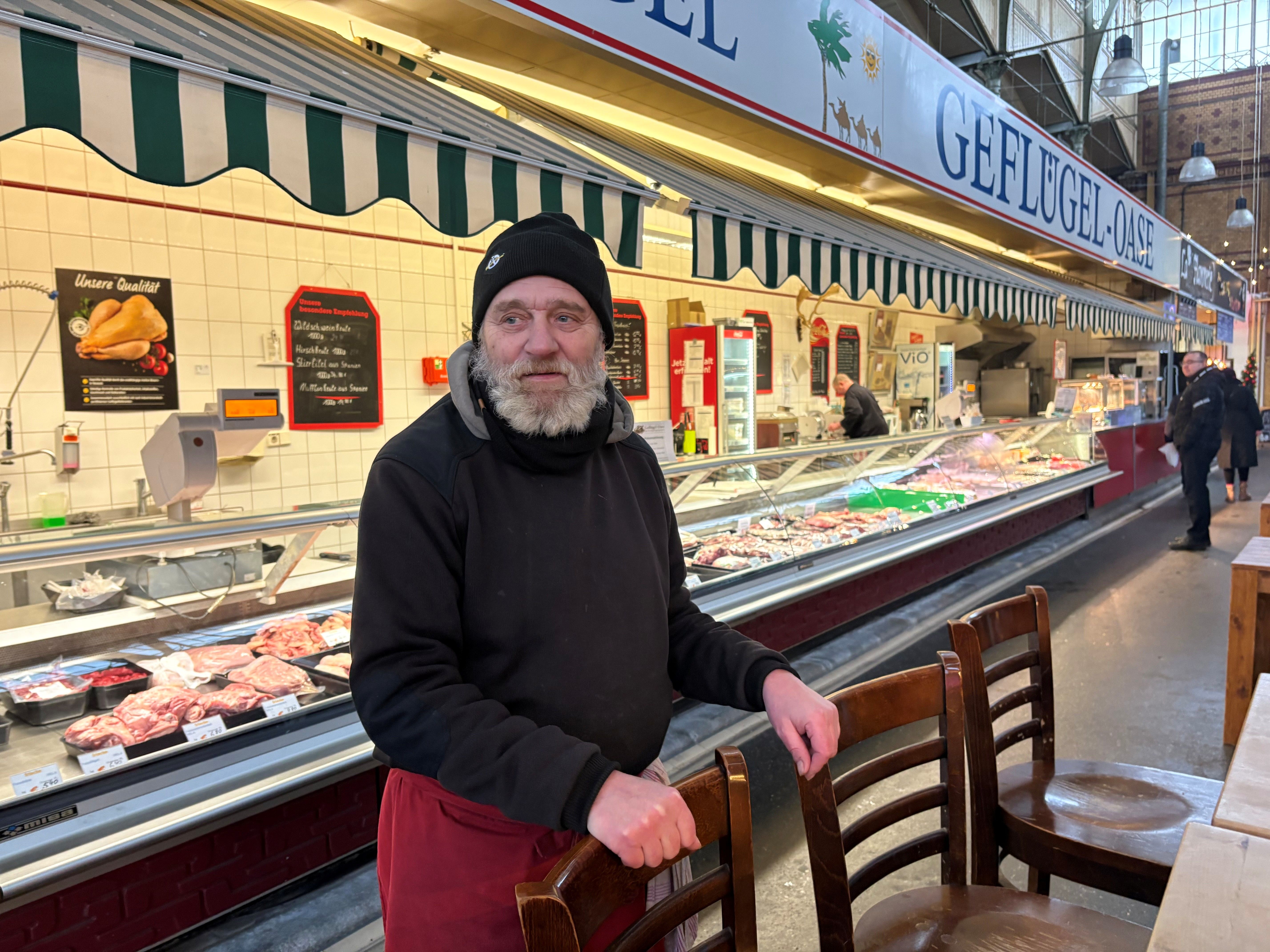Markthalle Moabit bleibt unbeheizt – Händler und Kunden frieren: „Frechheit! Wo sind wir denn?“