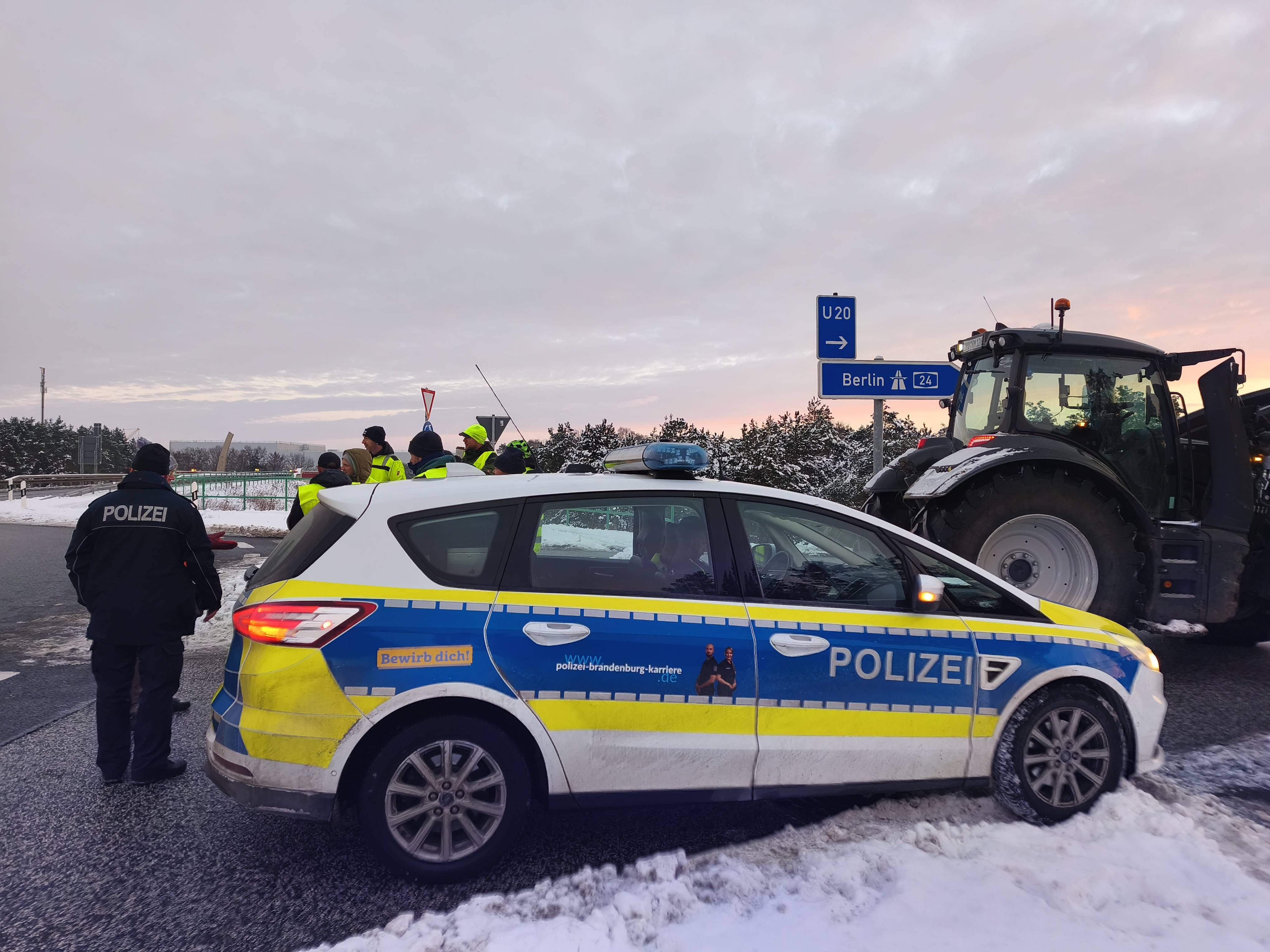 Bauernproteste: Massive Blockaden auf Autobahnen in Brandenburg und nach Berlin – diese Auffahrten sind dicht