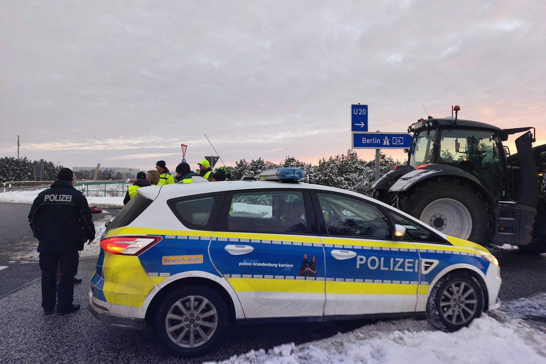 Bauernproteste: Massive Blockaden auf Autobahnen in Brandenburg und nach Berlin – diese Auffahrten sind dicht